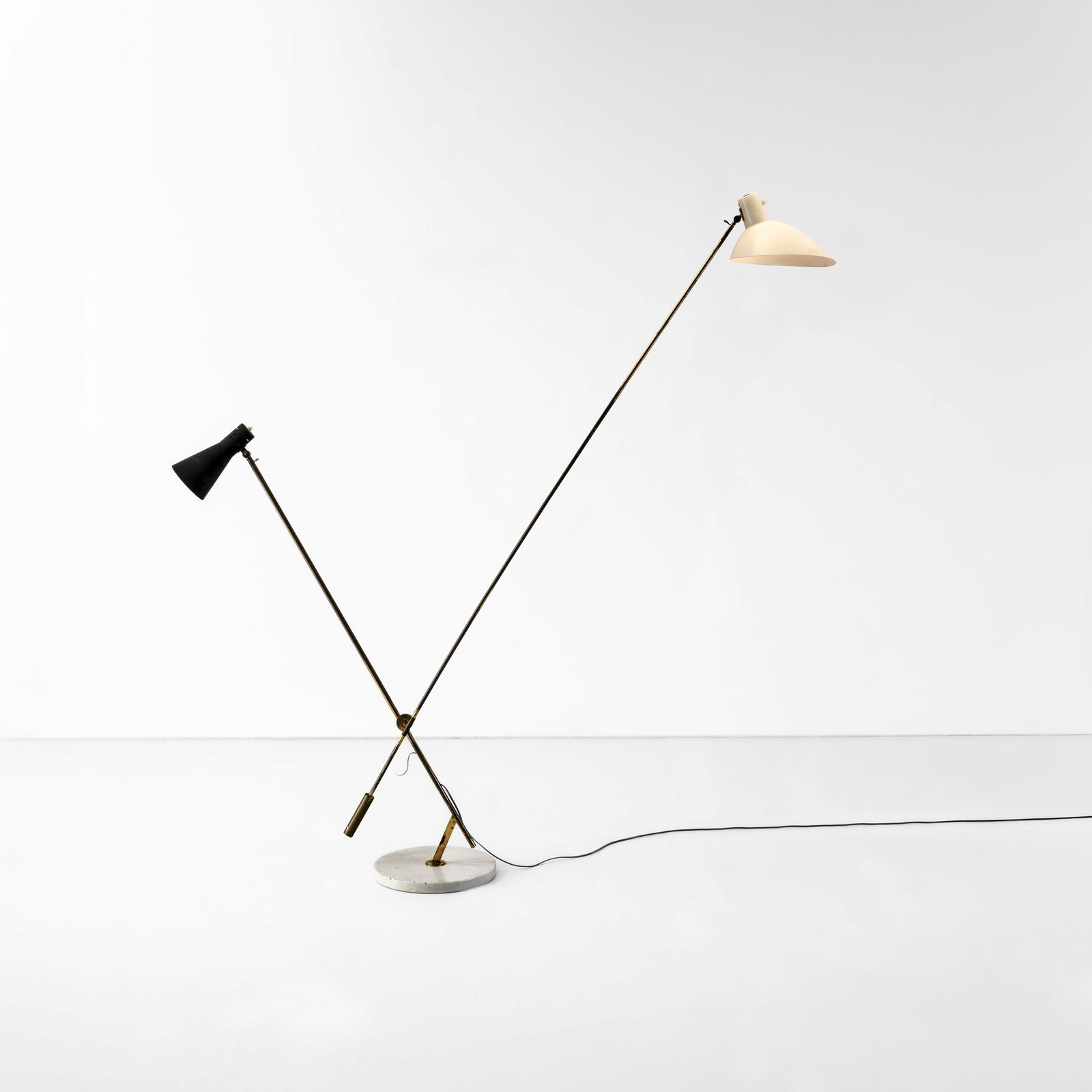 Vittoriano Viganò Lampada da terra orientabile mod. 1049. (1 of 2)