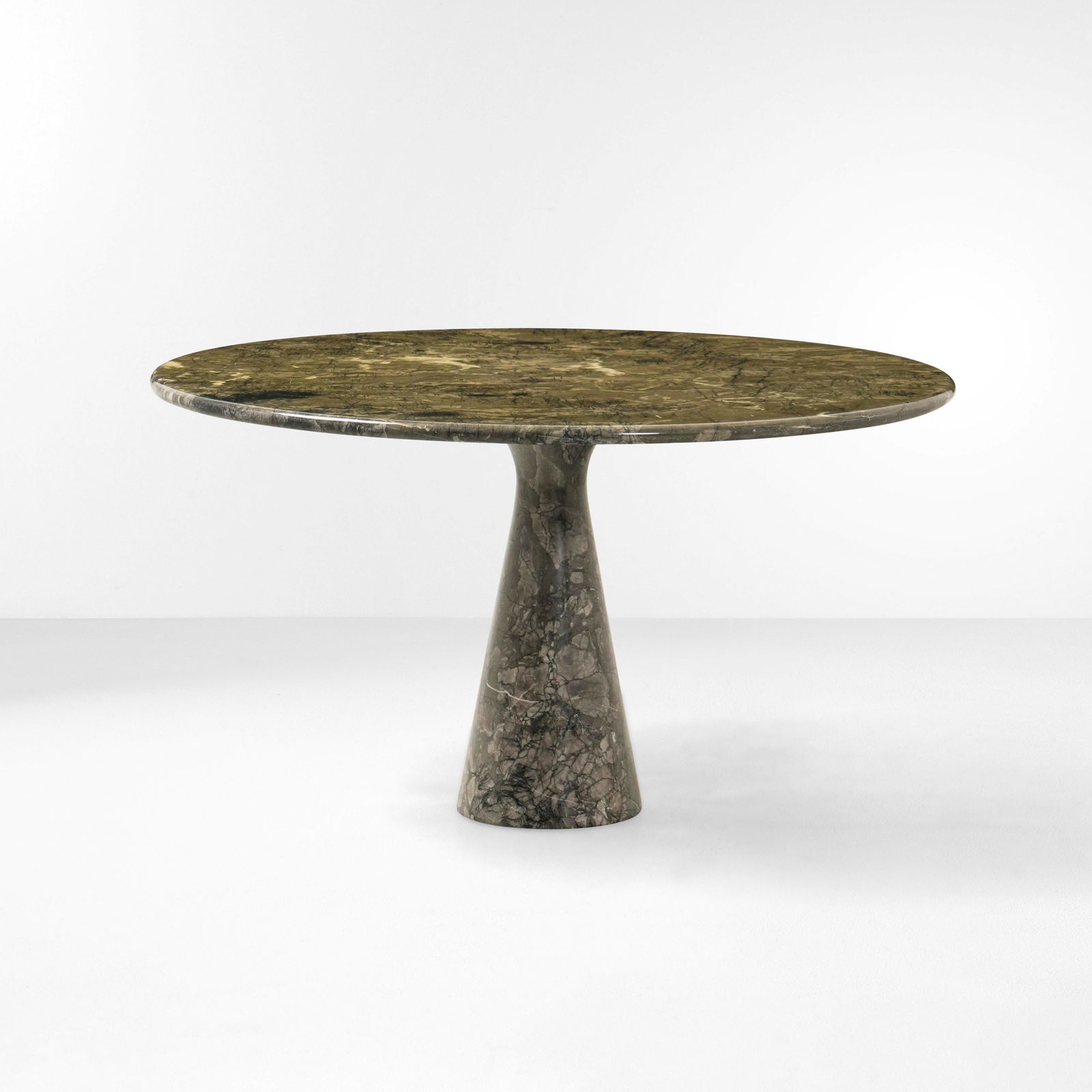 Angelo Mangiarotti Tavolo mod. M: Piano e base in marmo tornito Mondragone. Prod. T70, Italia, 1969. G. Gramigna, Repertorio del design italiano 1950-1980, p. 293, Mondadori, 1985.