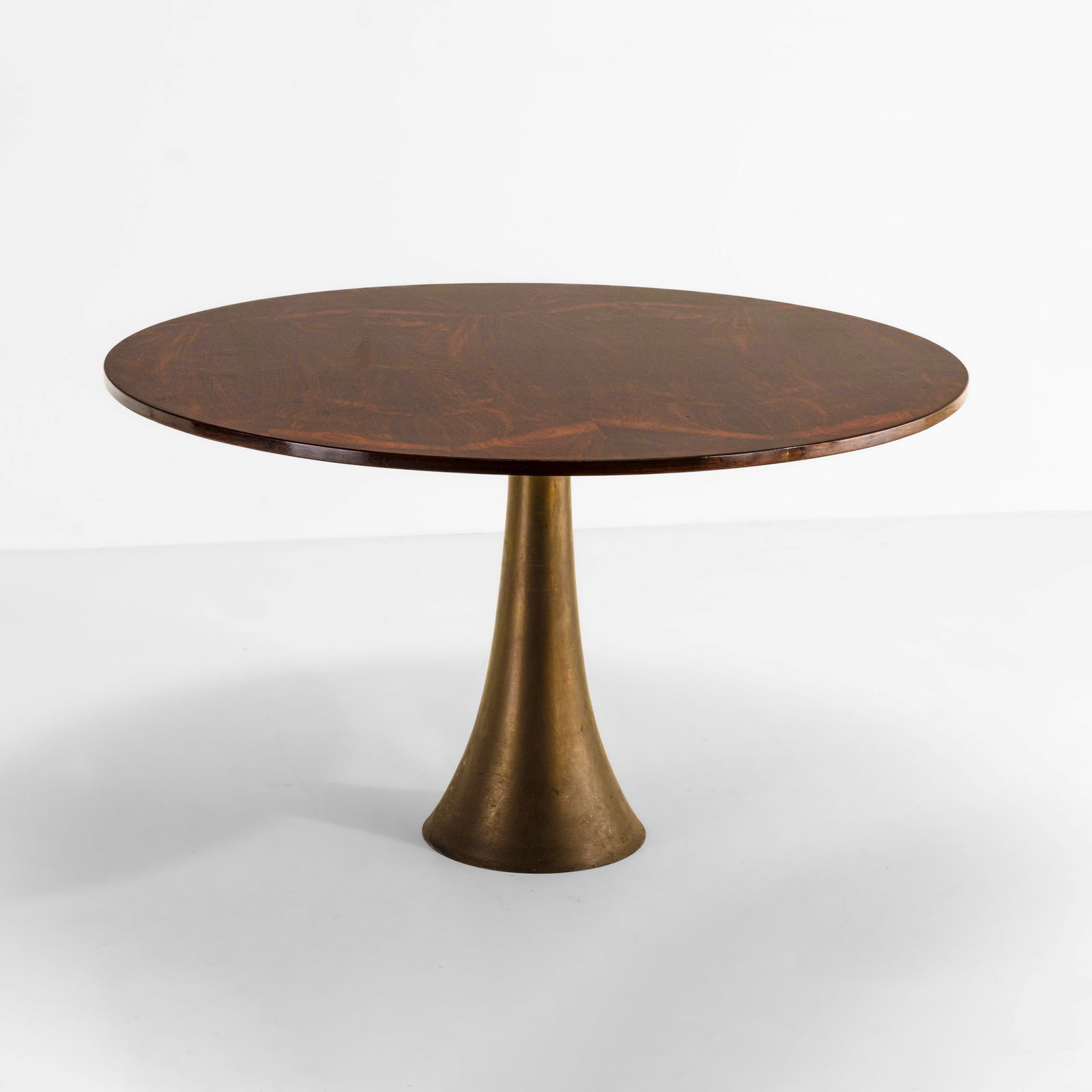 Angelo Mangiarotti Tavolo mod. 302: Base in fusione di bronzo finita al tornio e piano in legno impiallacciato. Etichetta originale Prod. Bernini, Italia, 1959 Domus 400, marzo 1963 Domus 408, novembre 1963 Ottagono 3, ottobre 1966, p.
