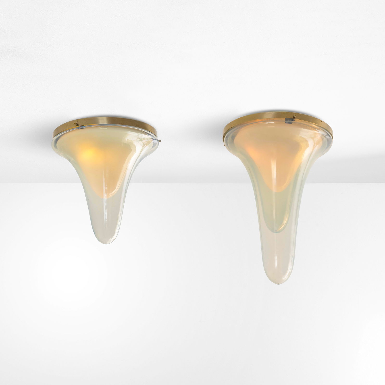 Carlo Nason Due lampade a plafone LS 143-144: Struttura in metallo cromato, diffusori in vetro opalescente. Prod. AV Mazzega Italia, 1970 ca. cm 60xh50 cm 40xh55. 2 R. Chiesa, A. Zannoni, Carlo Nason glass designer 1959 - 2020, p. 132, Silvana Ed