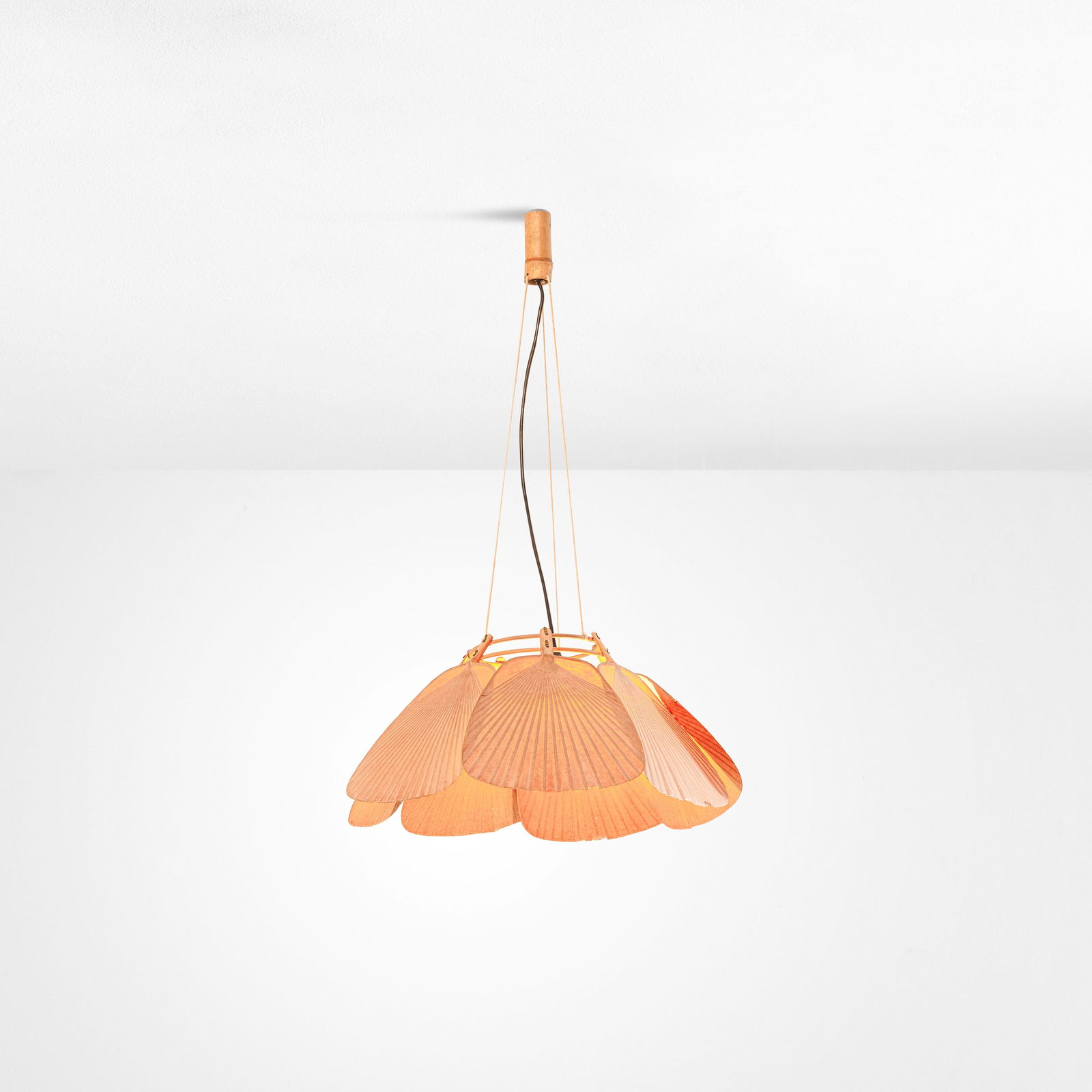 Ingo Maurer Lampada a sospensione della serie Uchiwa. (1 of 1)