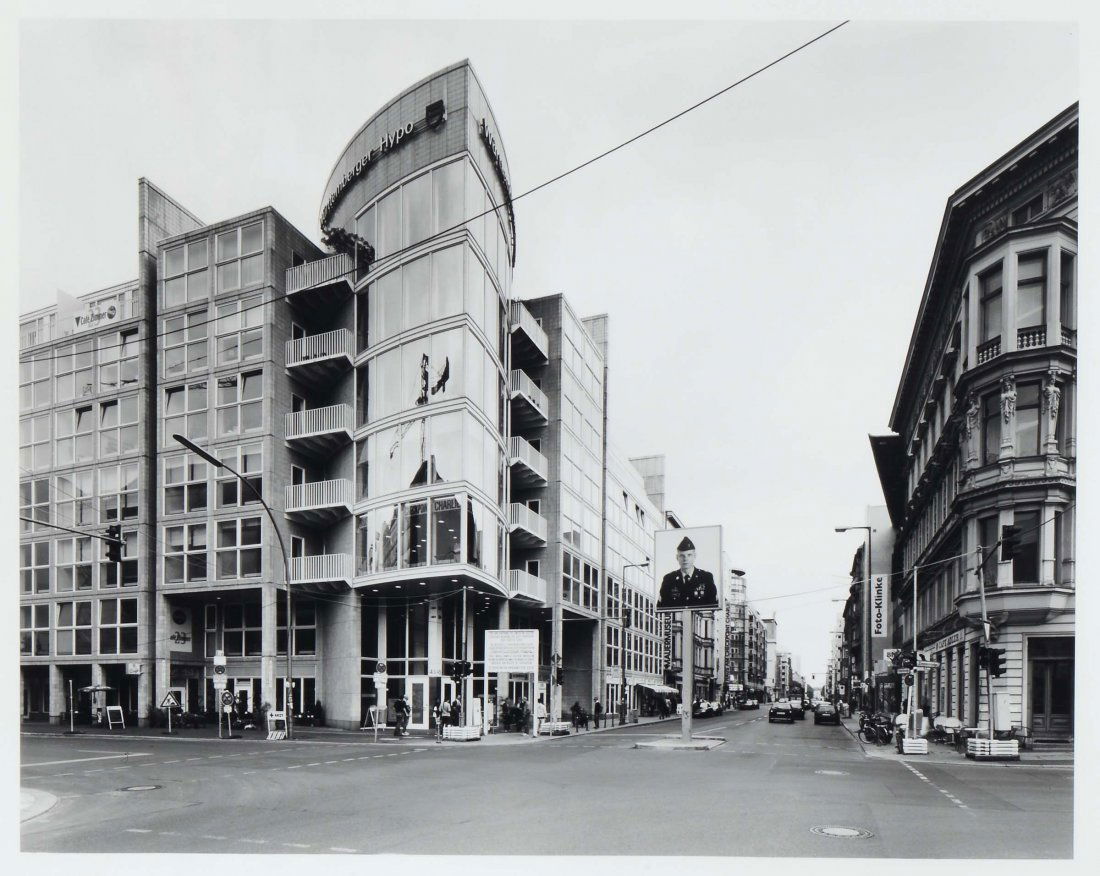 Gabriele Basilico (1944-2013) Berlino, 2002: fotografia B/N su carta baricata con timbro a rilievo, cm 54x43