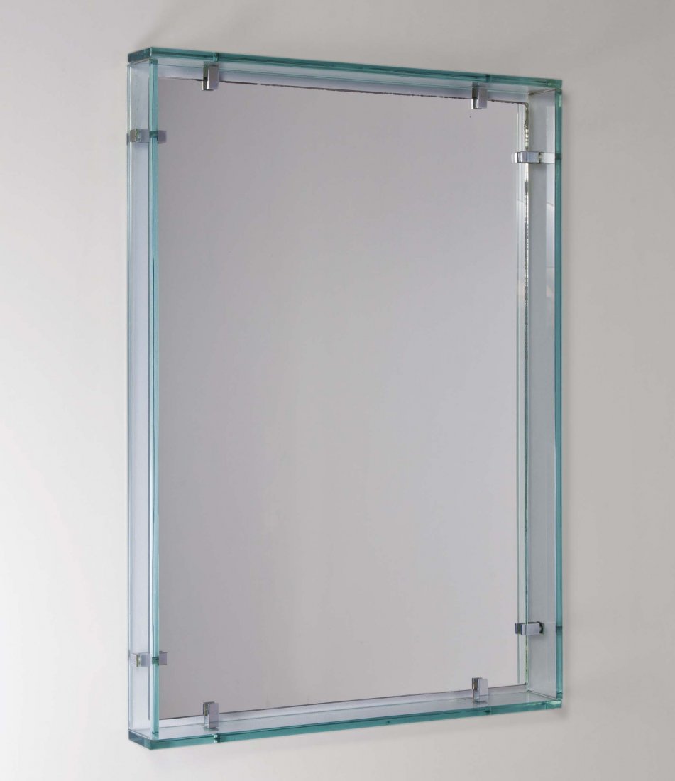 Fontana Arte: Specchiera modello 2014. Cornice a strisce di metallo disposte a coltello e specchio fissato da otto piastrine in ottone nichelato. Prod. Fontana Arte, Italia 1967 cm 80x60x6 "Bibliografia L. Falconi,