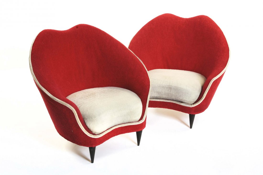 Federico Munari: Coppia di poltrone in legno rivestite in tessuto. Prod. Italia, 1950 ca. cm 77x63x65