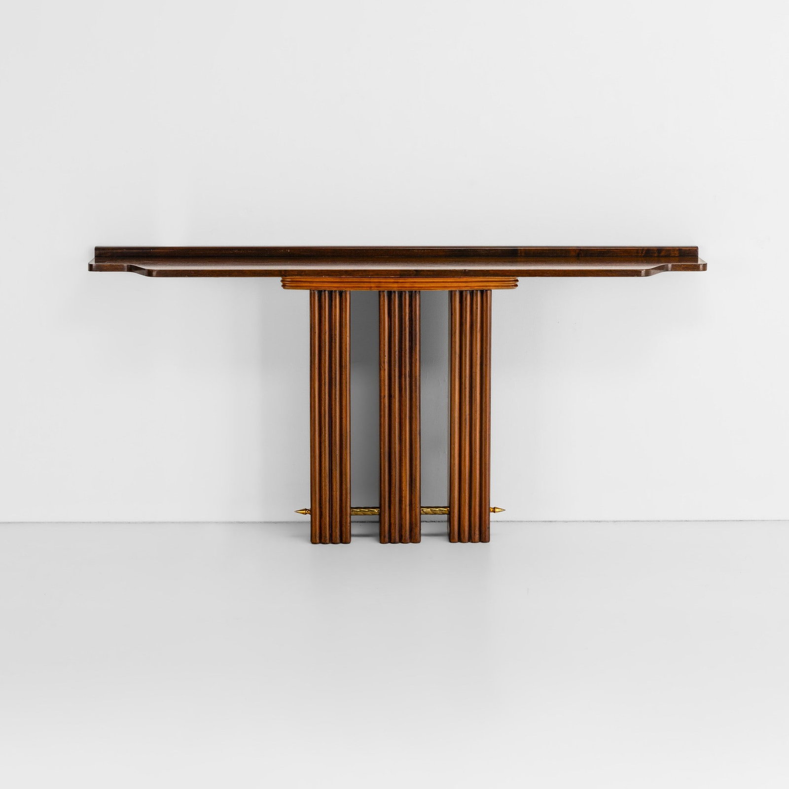Console da parete: Struttura e piano in legno e legno grissinato, dettagli in ottone. Prod. Italia, 1940 ca. . Measuers: cm 156X26X72