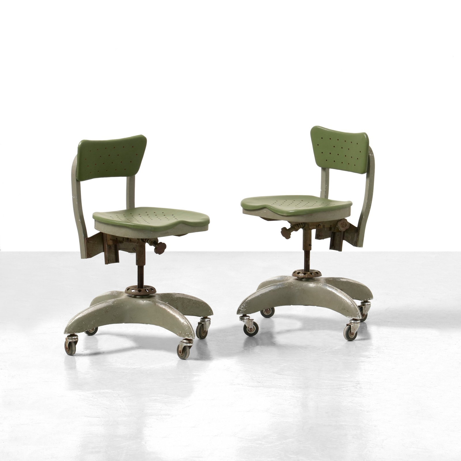 Gio Ponti Due sedie girevoli mod. 1938 (1 of 1)