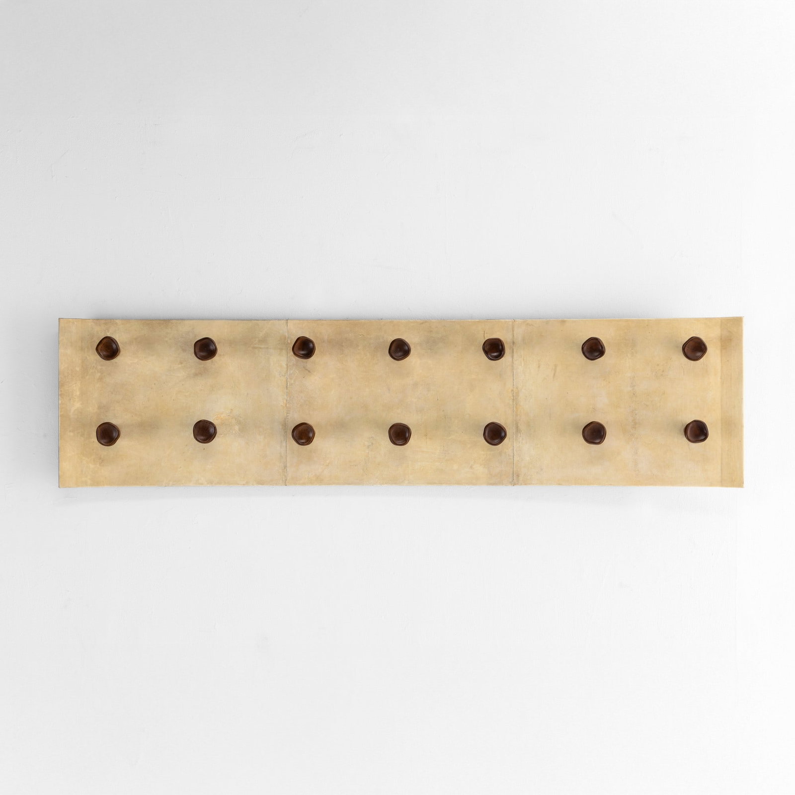Osvaldo Borsani , attribuito a Appendiabiti: Struttura in legno e legno scolpito. Rivestimento in pergamena. Prod. Italia, 1940 ca. . Measuers: Cm 160X15X40