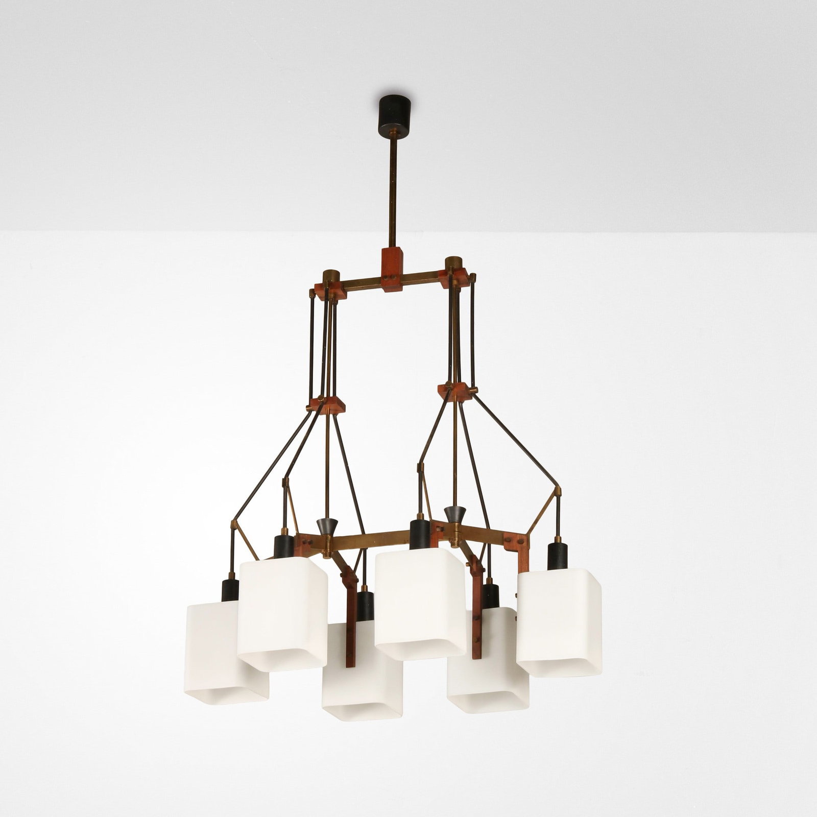 Stilnovo Lampada a sospensione: Struttura in ottone, legno e metallo laccato. Diffusore in vetro opalino. Prod. Stilnovo, Italia, 1950 ca. . Measuers: W. 70 - D. 50 - H. 112 cm