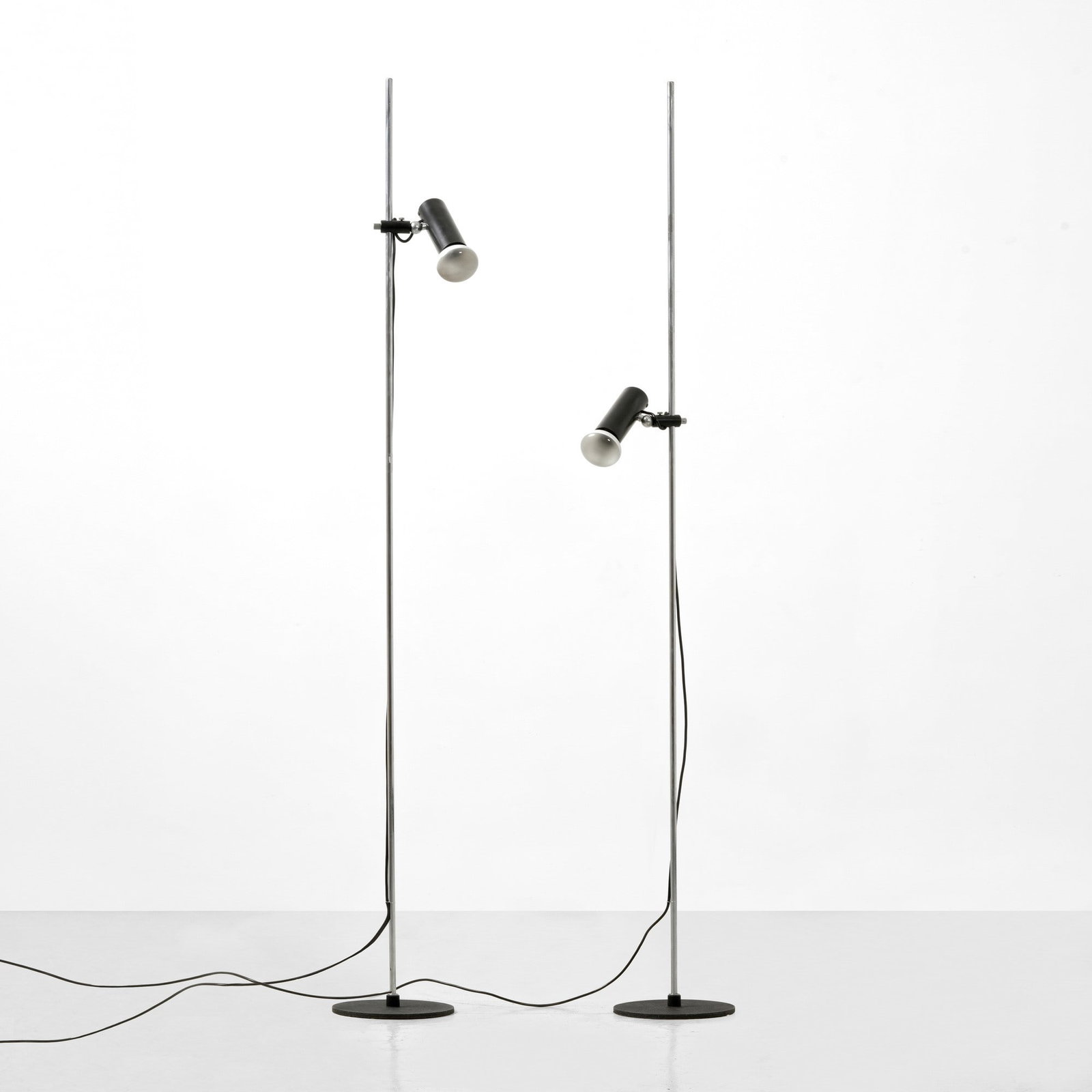 Gino Sarfatti Due lampade da terra mod. 1055/SP (1 of 1)