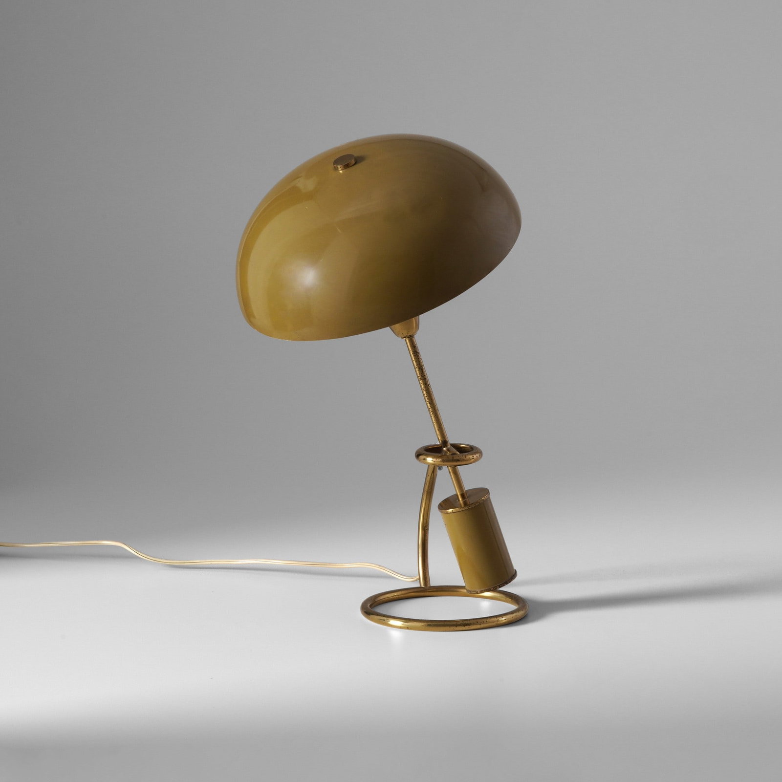 Angelo Lelii Lampada da tavolo mod. 12297: Struttura in ottone basculante a bilanciere e diffusore in metallo laccato. Certificato di autenticità. Prod. Arredoluce, Italia, 1953. Domus n. 288, p. 35, novembre 1953 C. & P. Fiell, 1000 lights