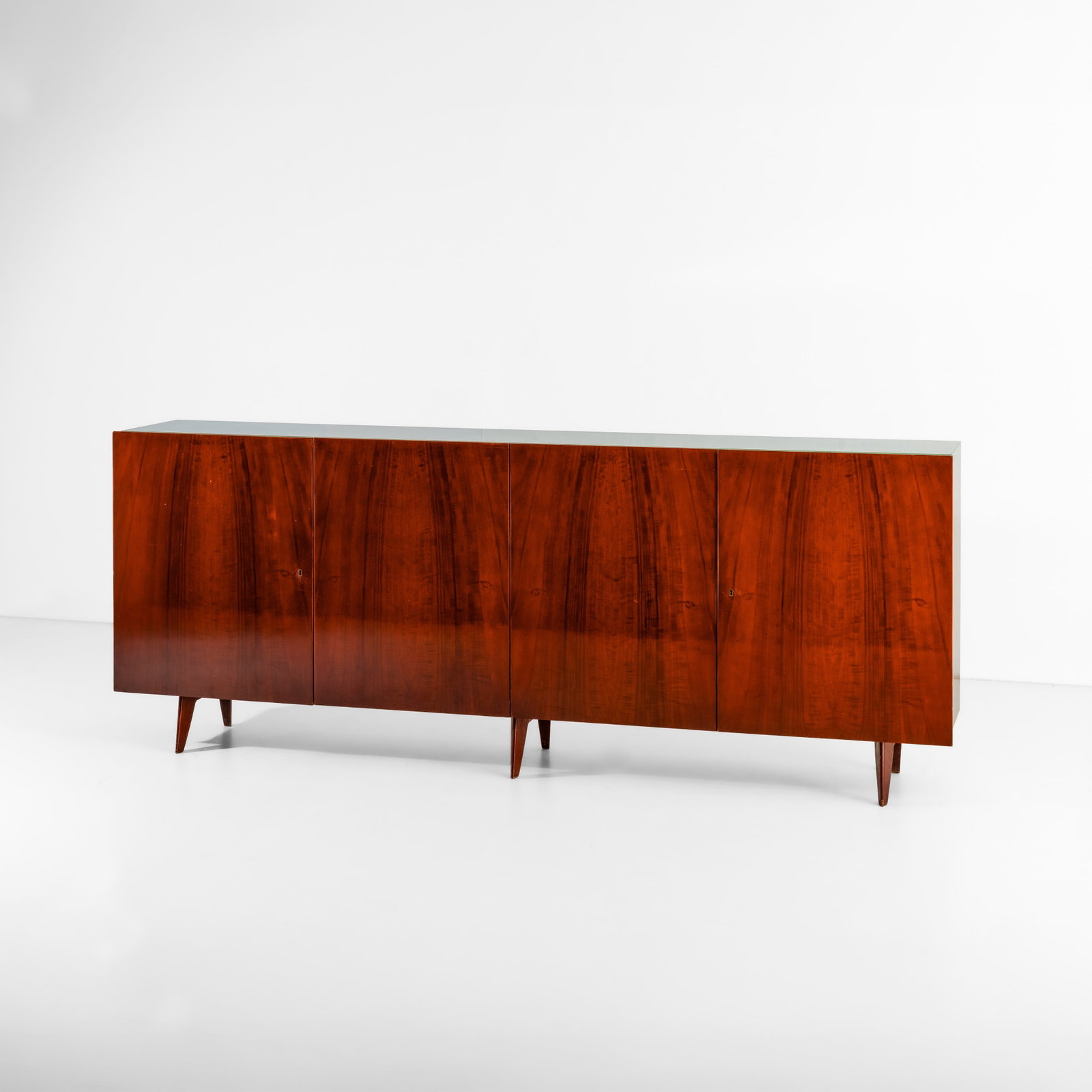 Silvio Cavatorta Mobile contenitore: Struttura in legno, piano in cristallo molato. Prod. Italia, 1950 ca. . Measuers: cm 235X40X92