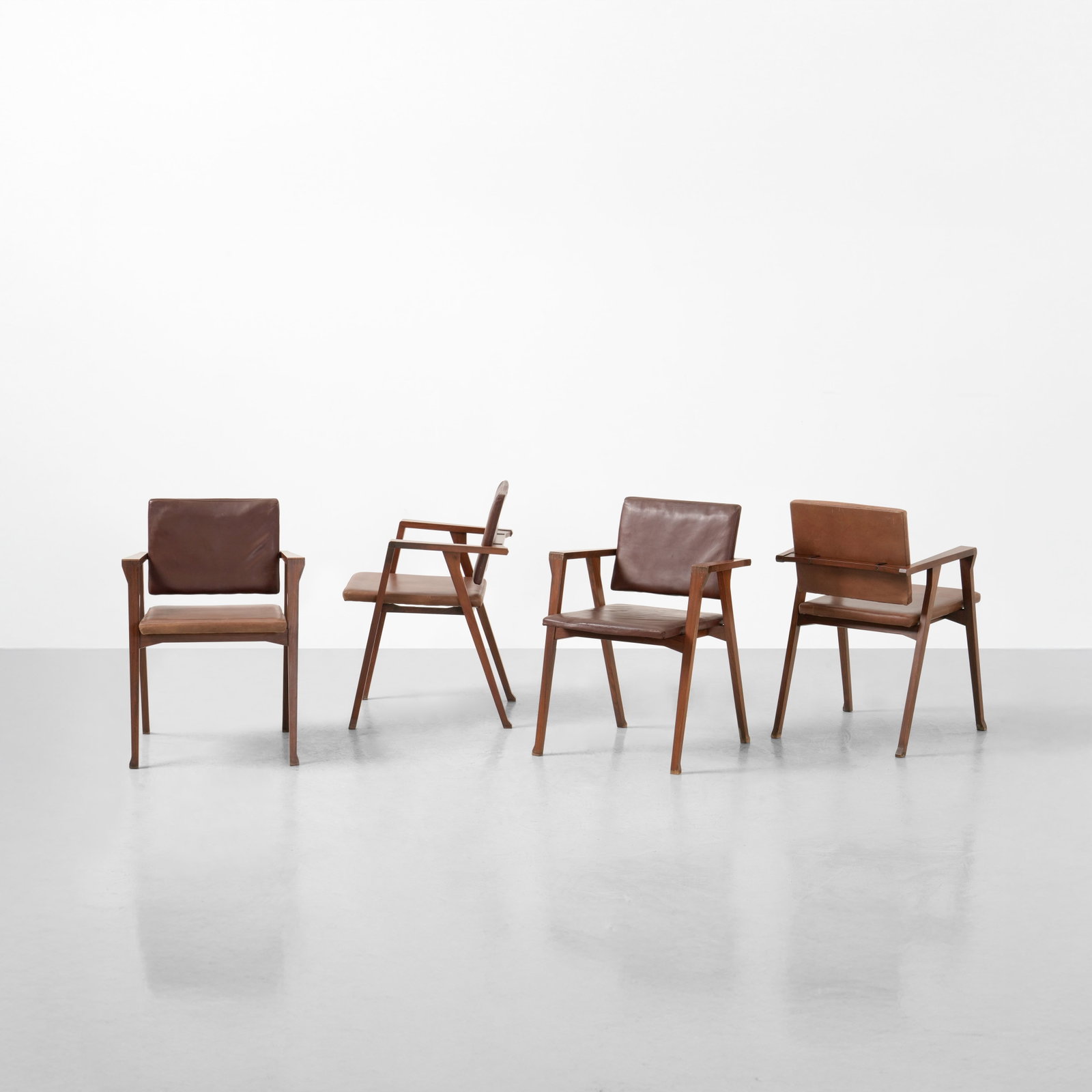 Franco Albini Quattro poltrone mod. Luisa: Struttura in legno e rivestimento in cuoio. Prod. Poggi, Italia, 1950. G. Gramigna, Repertorio del design italiano 1950-2000, p. 19, Allemandi, 2021 . Measuers: cm 57X58X77