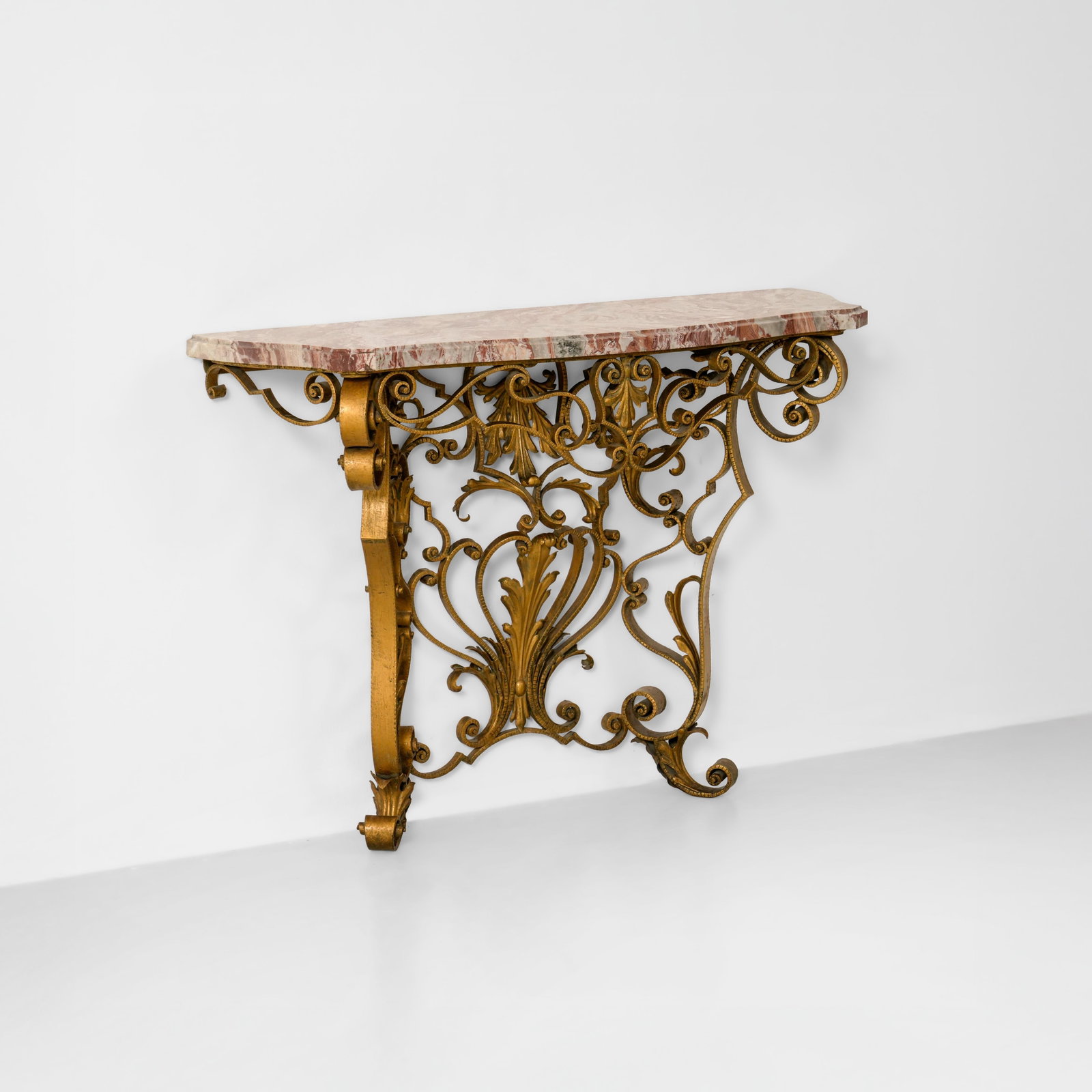 Pierluigi Colli Console da parete: Struttura in metallo dorato, curvato e martellato. Piano in marmo. Prod. Colli, Italia, 1950 ca. . Measuers: cm 123X42X88