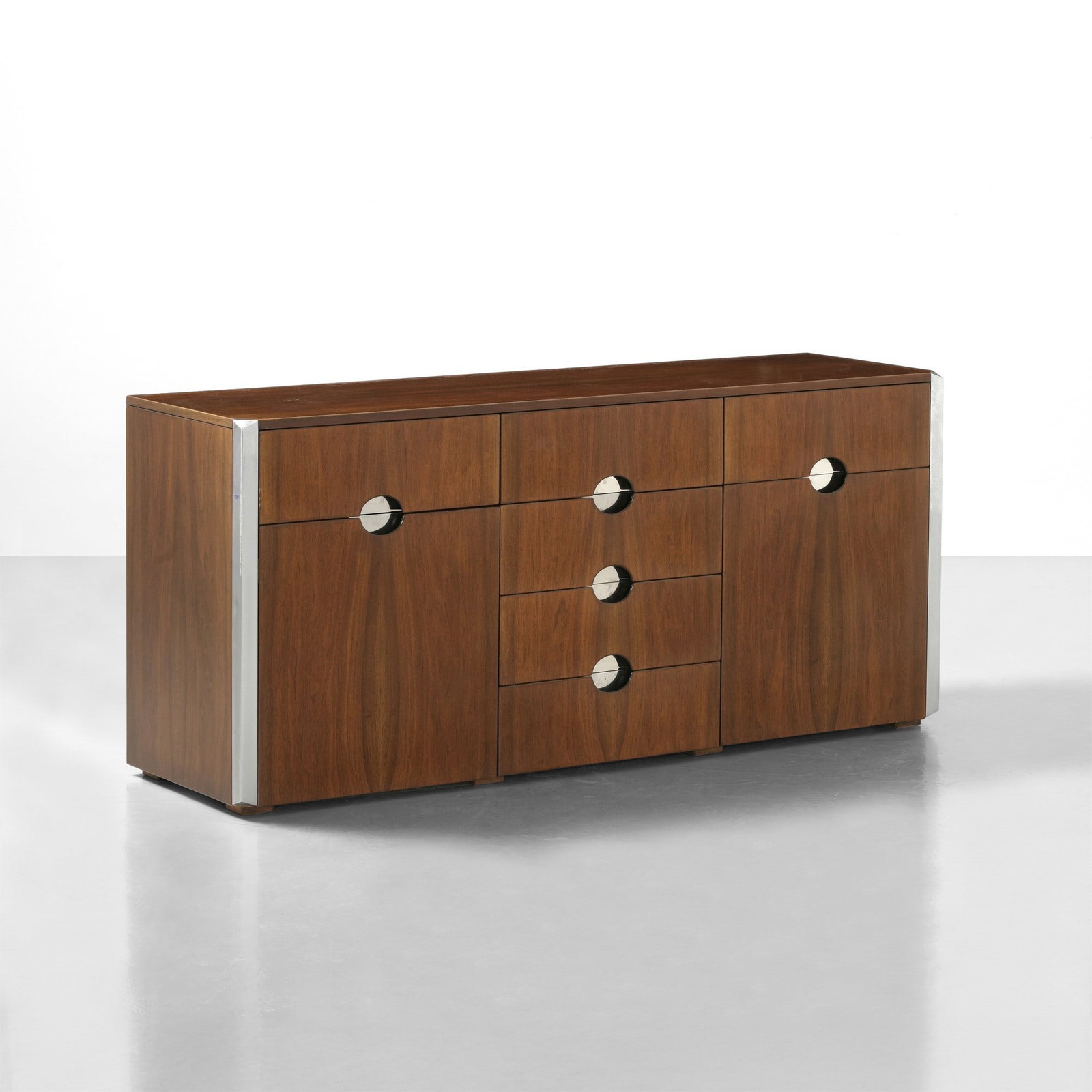 Luigi Caccia Dominioni Mobile contenitore mod. MB: Struttura in legno e legno impiallacciato, dettagli in ottone nichelato. Prod. Azucena, Italia, 1961. G. Gramigna, Repertorio del design italiano 1950-2000, p. 89, Allemandi, 2021 . Measuers: cm 167X4