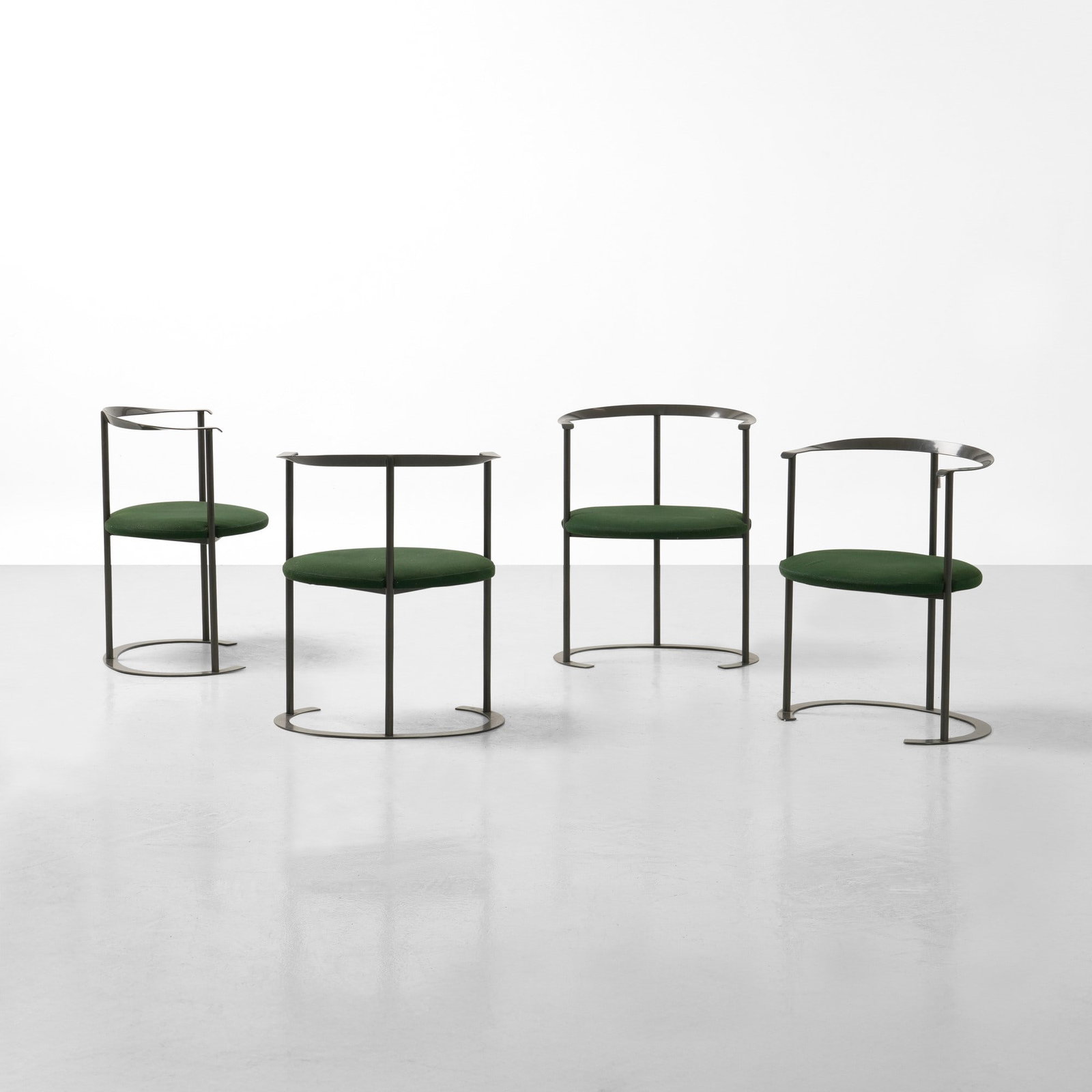 Luigi Caccia Dominioni Quattro poltroncine mod. P4 Catilina: Struttura in metallo sagomato, forgiato e laccato e rivestimento in tessuto. Prod. Azucena, Italia, 1958. G. Gramigna, Repertorio del design italiano 1950-2000, p. 58, Allemandi, 2021 . Measuers: cm 5