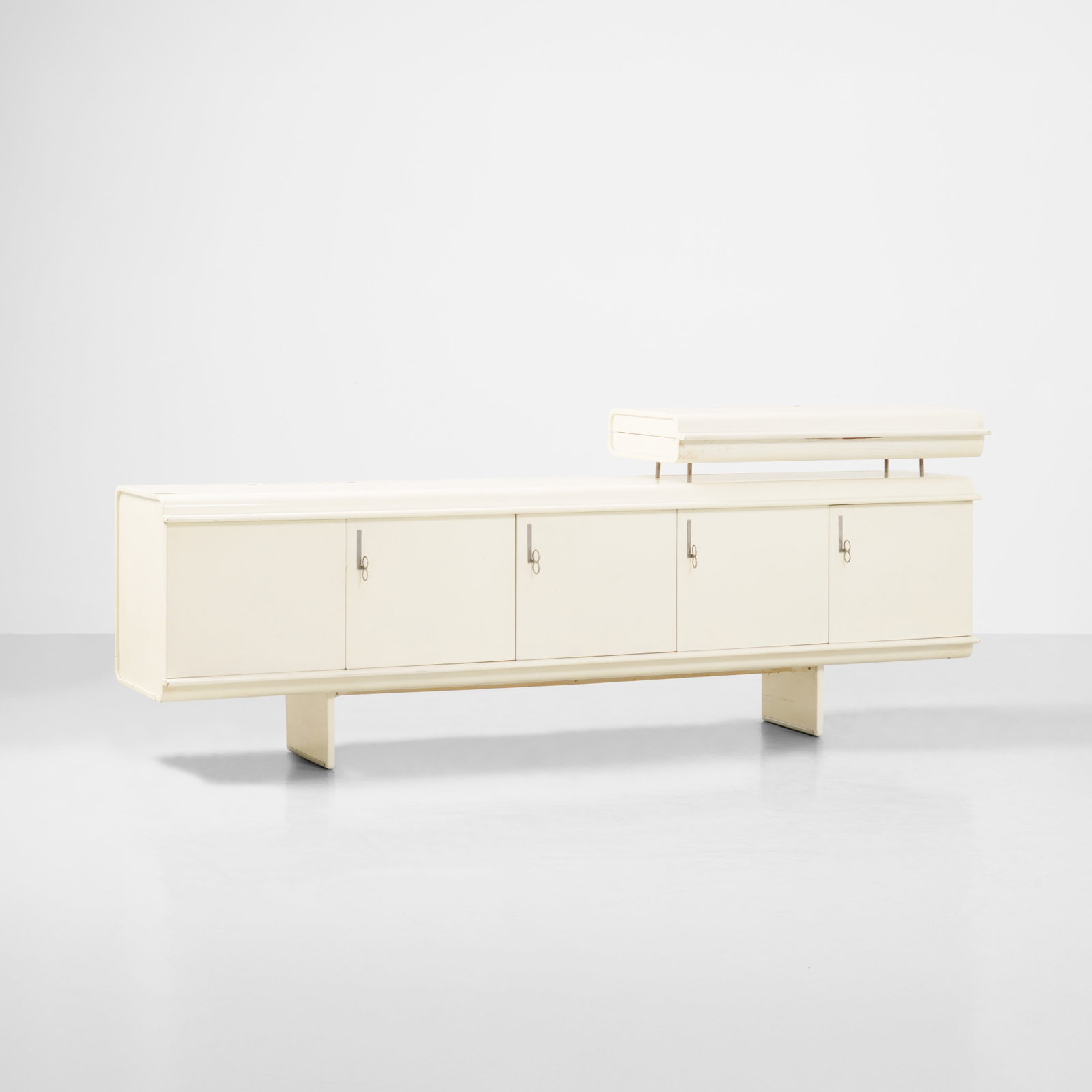 Vittorio Introini Credenza della serie Pellicano (1 of 4)