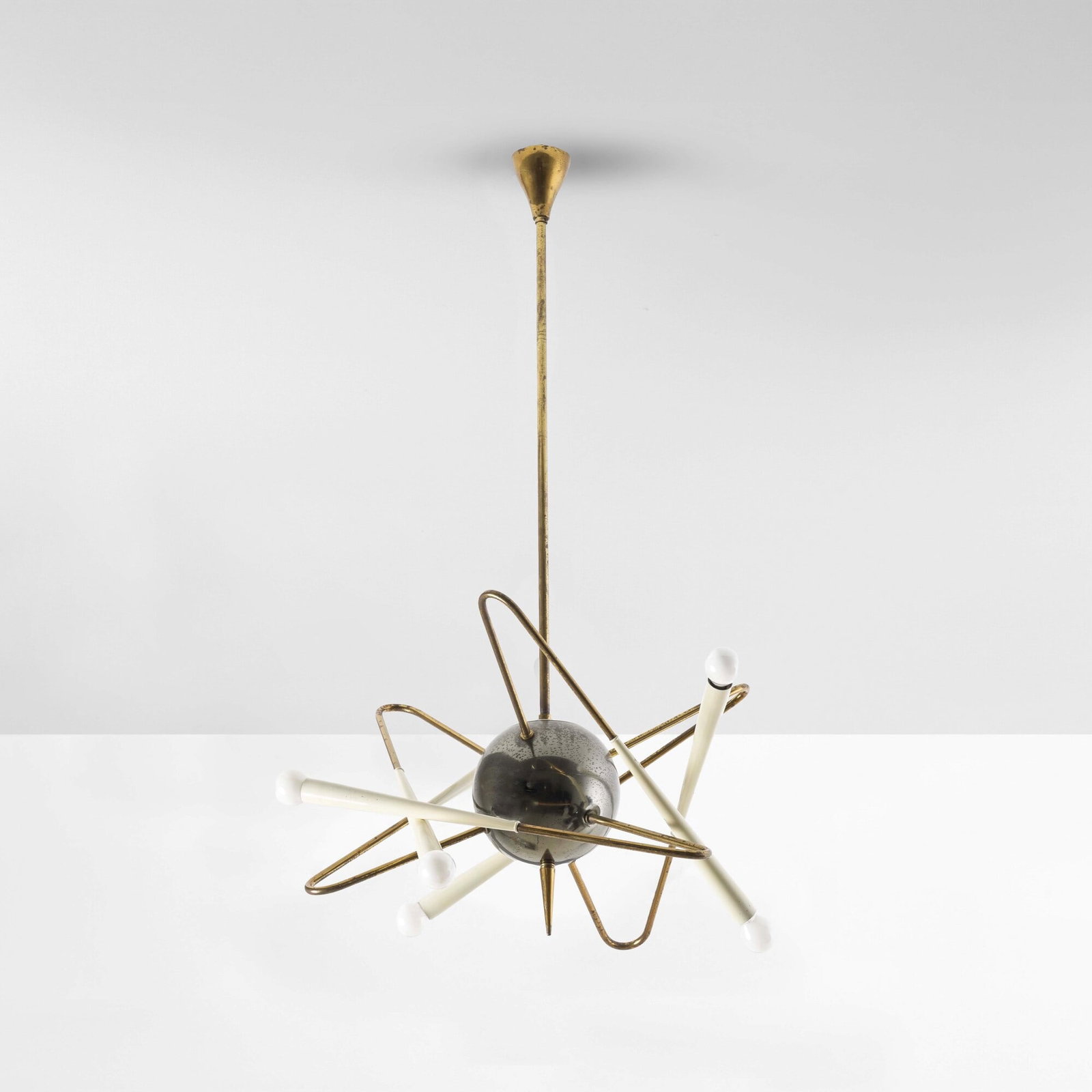 Stilnovo Lampada a sospensione: Struttura in ottone e ottone nichelato e laccato. Prod. Stilnovo, Italia, 1960 ca. . Measuers: W. 57 - H. 109 cm