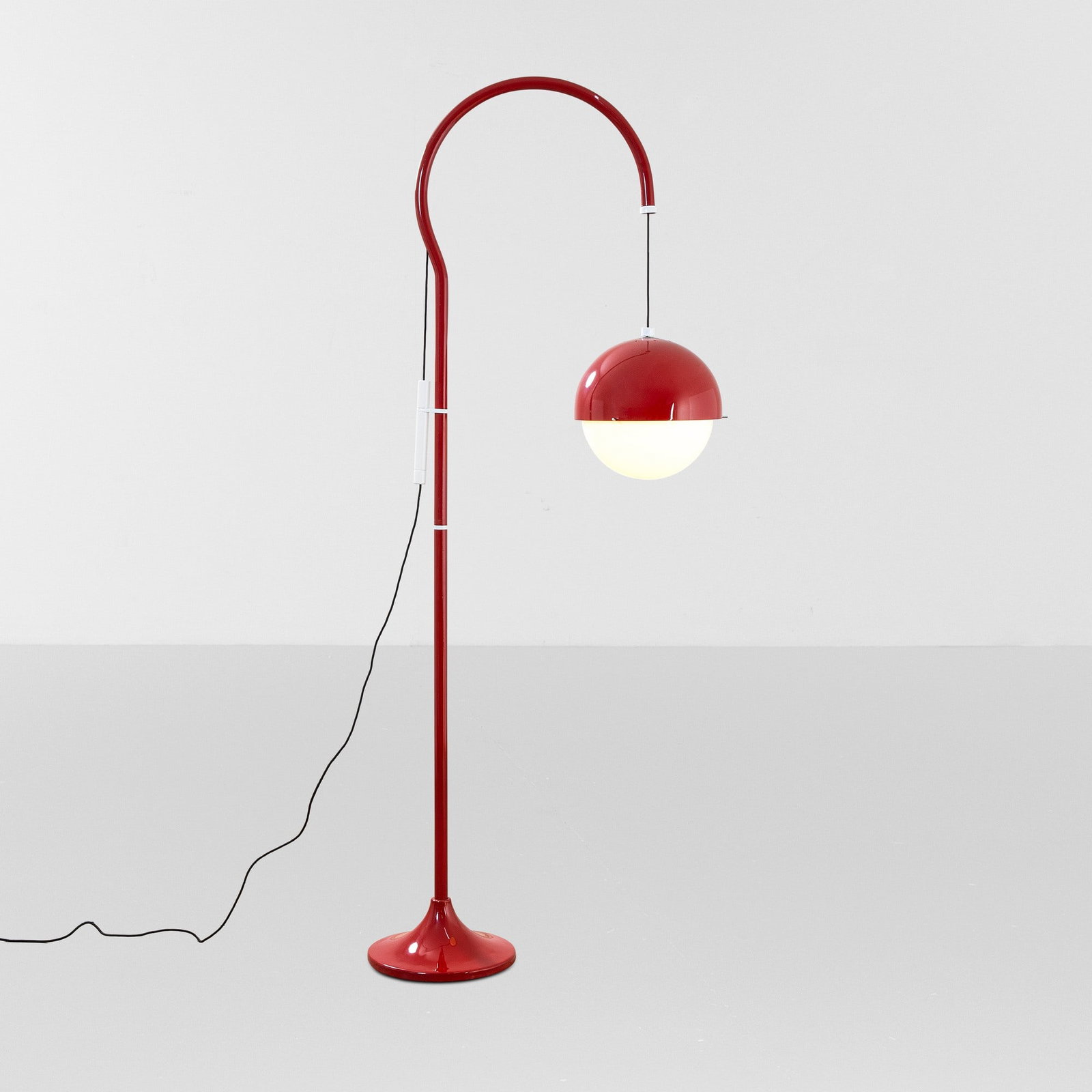 Luigi Bandini Buti Lampada da terra mod. 4055: Struttura saliscendi in metallo laccato e diffusore in perspex. Prod. Kartell, Italia, 1970 ca. Catalogo Kartell, maggio 1970, p. 50 . Measuers: Cm 95X37X228