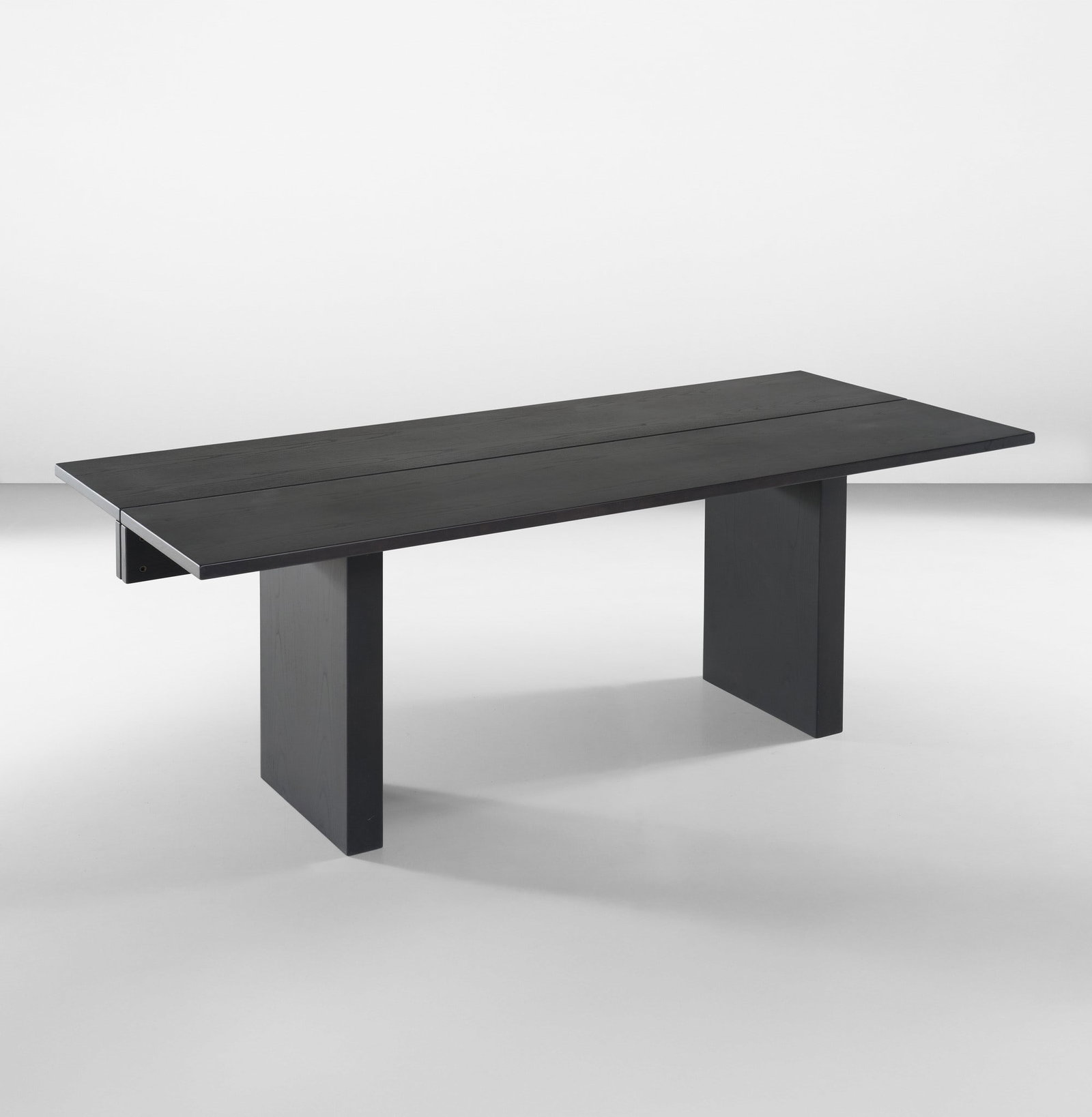 Superstudio Tavolo mod. Lamba: Struttura in legno ebanizzato, dettagli in metallo. Prod. Giovannetti, Italia, 1970 ca. . Measuers: W. 200 - D. 85 - H. 74,5 cm