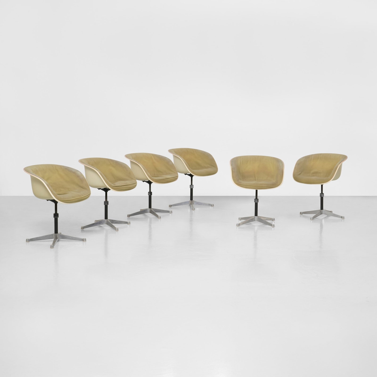 Charles & Ray Eames Sei poltrone mod. La Fonda (1 of 1)