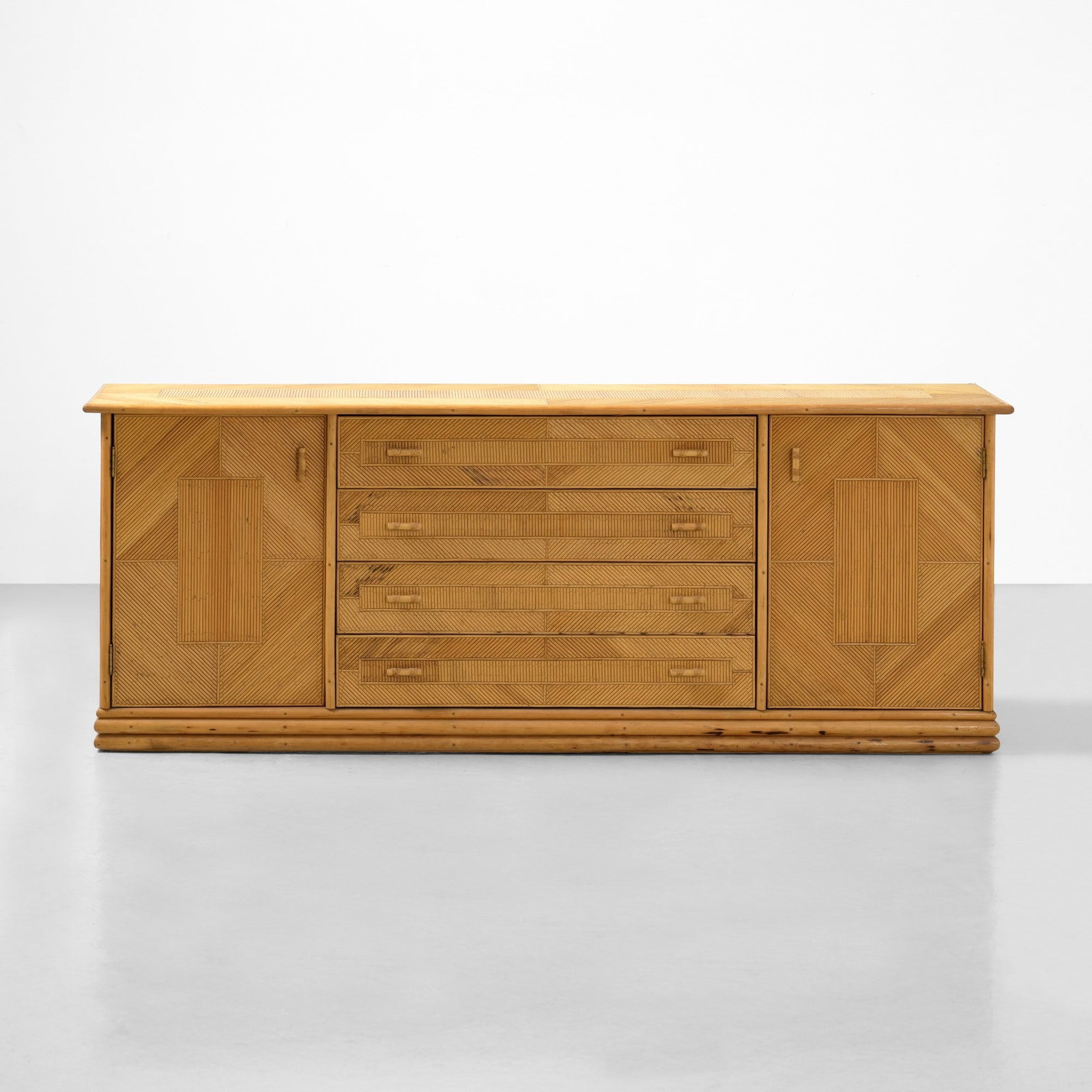 Vivai del Sud Mobile contenitore: Struttura in legno, bambù e canna d'India. Prod. Vivai del Sud, Italia, 1960 ca. . Measuers: cm 209X50X82