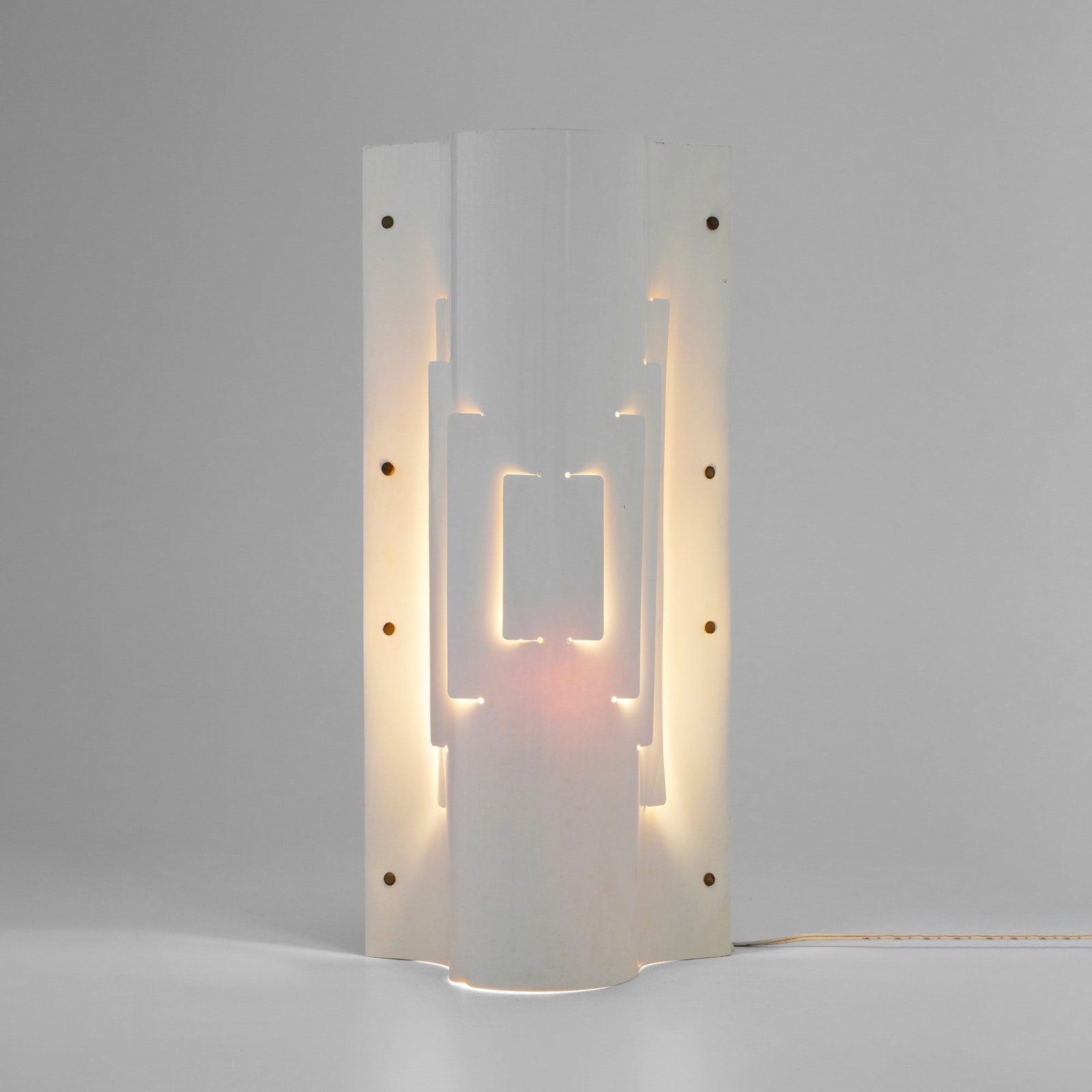 Gaetano Pesce Scultura luminosa mod. D della serie Le Coquelicot: Struttura in carta plastificata e dettagli in metallo. Prod. NY Form, Italia, 1970 ca. Catalogo originale NY Form . Measuers: W. 25 - D. 14 - H. 53,5 cm