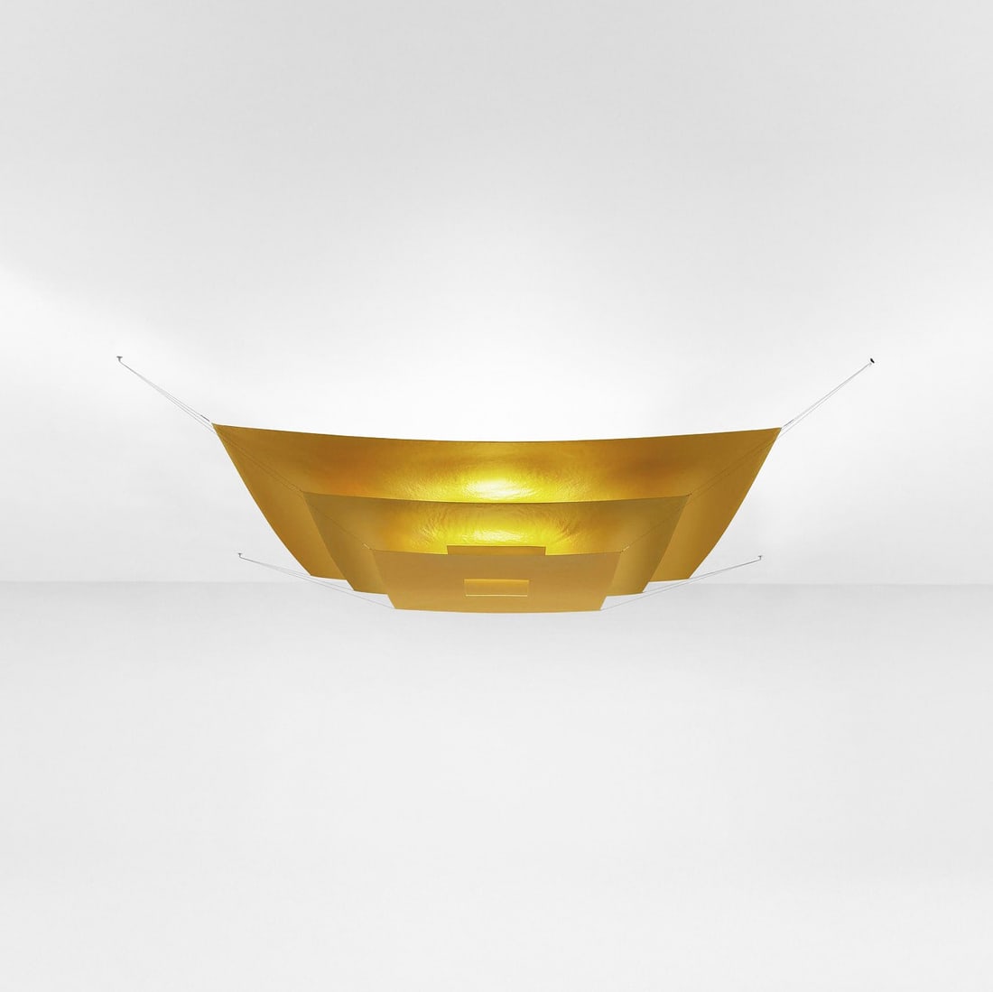 Ingo Maurer Lampada da plafone mod. Lil Luxury: Struttura in carta verniciata oro. Sospensione con fili in poliestere intrecciato. Prod. Ingo Maurer, Germania, 2009. . Measuers: cm 180X180X150