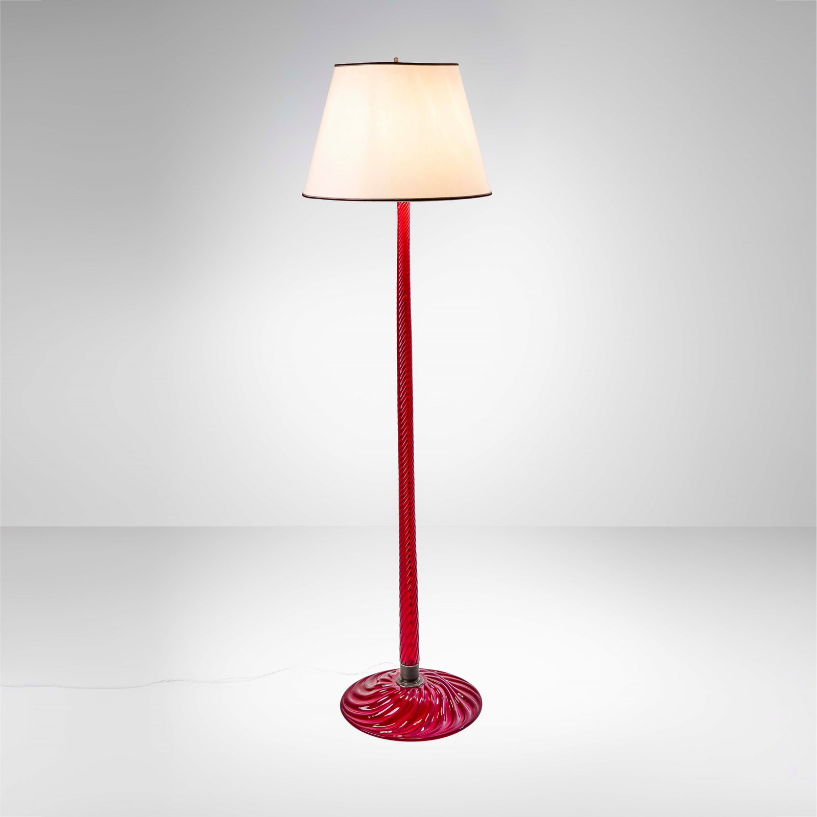 Carlo Scarpa Floor lamp mod. 2231/138.: Brass and Rigato Murano glass structure. Venini, Italy, c. 1940. Catalogo Rosso di Venini M. Barovier, C. Sonego, Venini Luce 1921- 1985, p. 587, Skira, 2022. . Measuers: W. 40 - H. 176 Cm