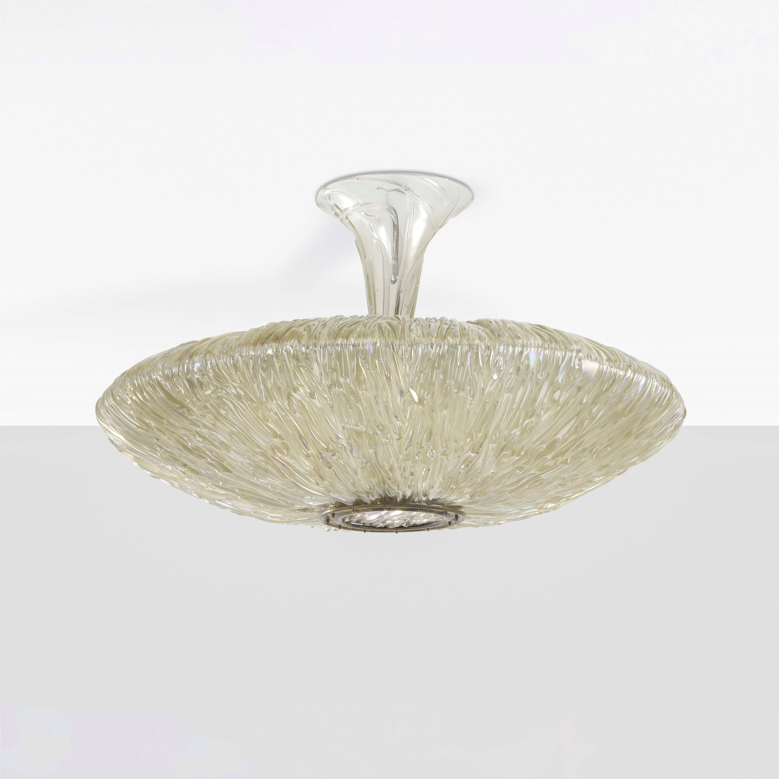 Carlo Scarpa Rare suspension lamp: Metal structure and Corteccia glass diffuser. Venini, Italy, c. 1930. (variant) M. Barovier, C. Sonego, Venini Luce 1921-1985, scheda 169, p. 517, Skira, 2022 . Measuers: W. 70 - H. 40 Cm