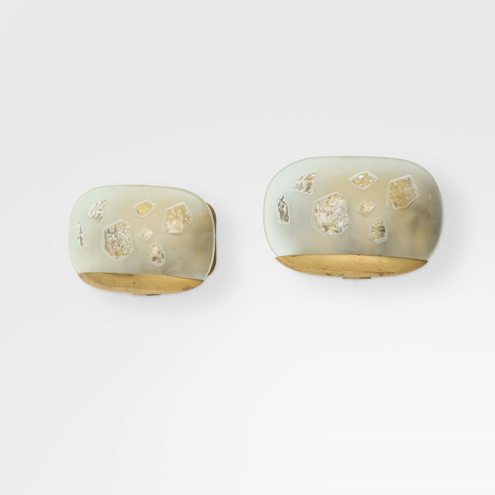 Max Ingrand Two wall lamps mod. 2301.: Brass structure and satin-finished molded crystal diffuser with 'Spaccato' crystal panels and polished finish. Fontana Arte, Italy, 1956. F. Deboni, Fontana Arte: Gio Ponti, Pietro Chiesa, Max
