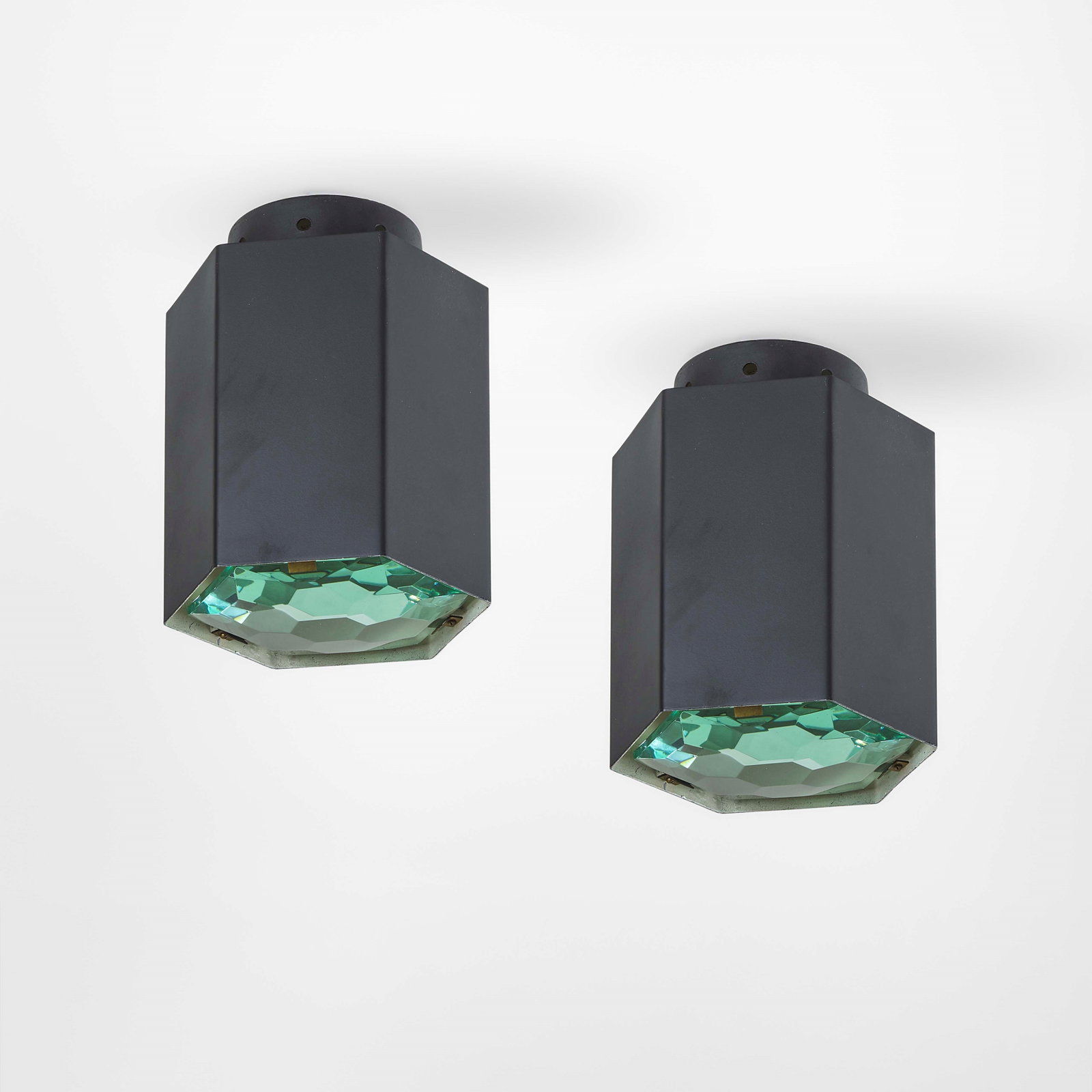 Max Ingrand Two ceiling lamps mod. 2208: Lacquered metal structure, cut crystal diffuser. Fontana Arte, Italy, c. 1960. Quaderni di Fontana Arte . Measuers: W. 18 - H. 25 cm