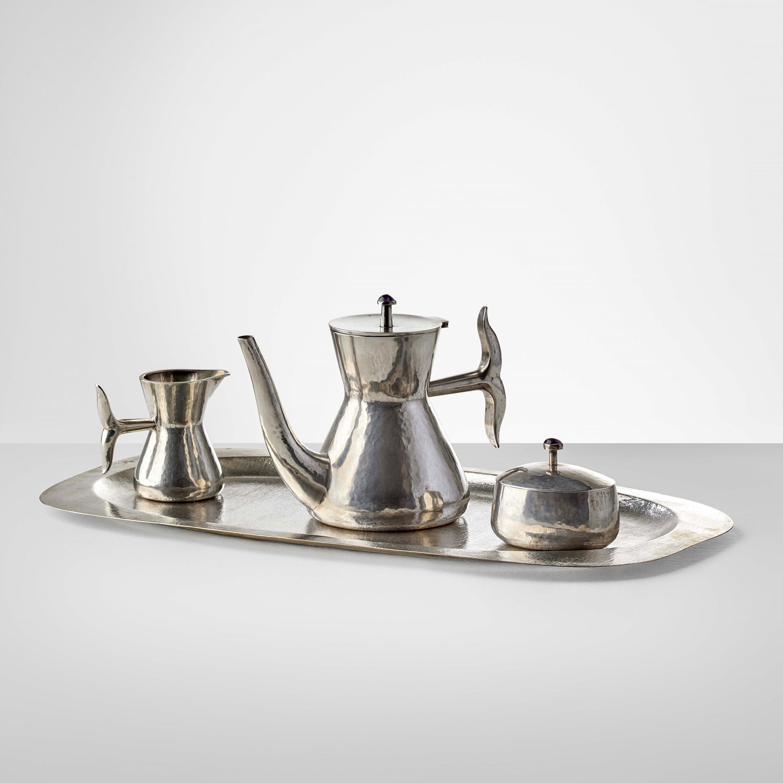 Argenteria Finzi Tea set: Teapot, milk jug, and sugar bowl with tray. 800 silver. Colored glass details. Original Finzi mark and hallmarks. Gross weight: approx. 1801 g. Argenteria Finzi, Italy, c. 1950. Tray: cm 49x24x h 1