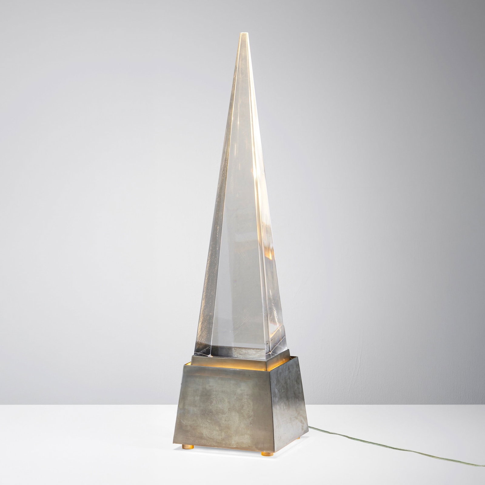 Gabriella Crespi Table lamp mod. Obelisk: Structure in nickel-plated brass, plexiglass diffuser. Engraved signature. Private collection - Milan. Crespi, Italy, c. 1970. . Measuers: W. 16 - D. 16 - H. 65 cm