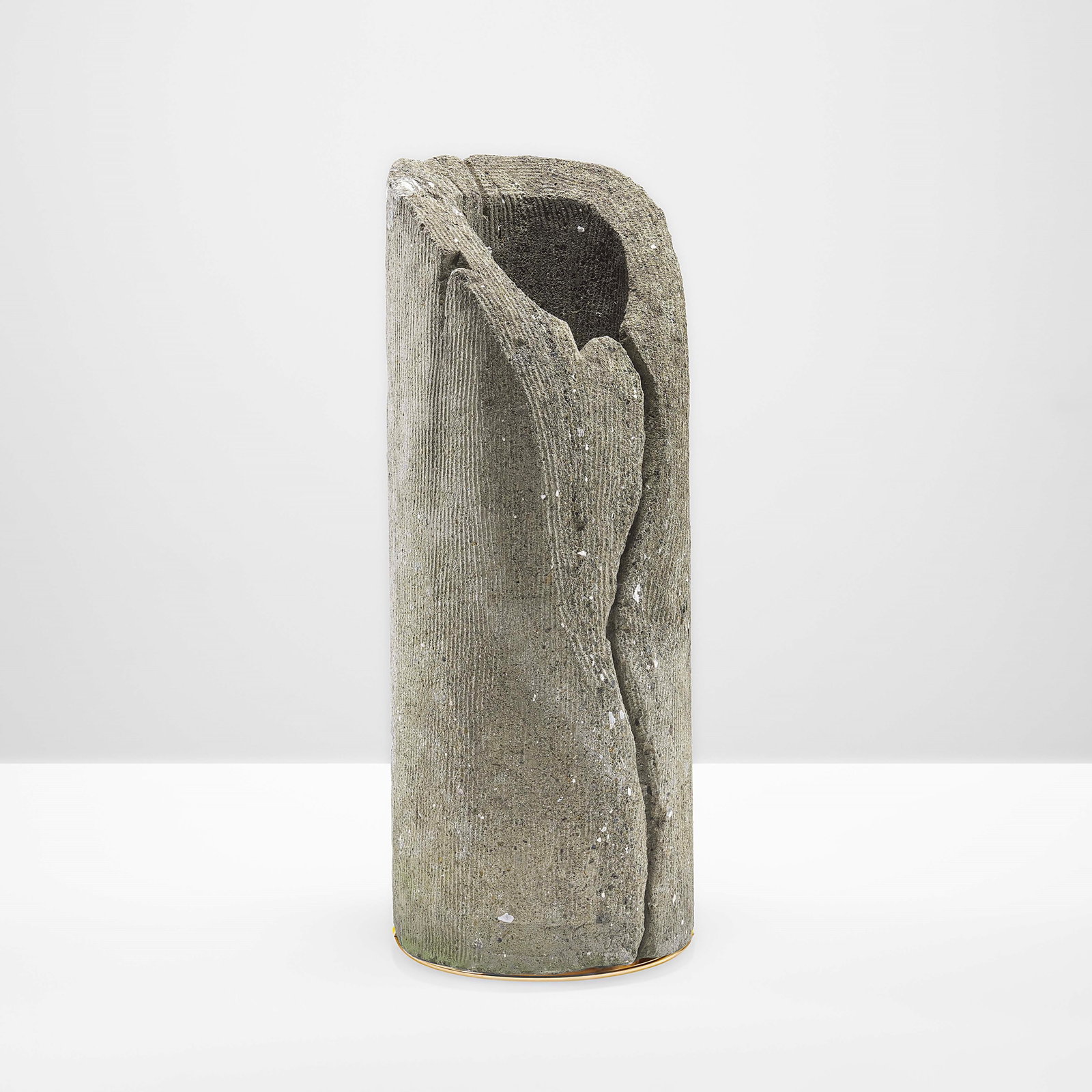 Gabriella Crespi Sculptural table lamp: Stone and brass details. Original signature. Private collection - Milan. Crespi, Italy, 1976. . Measuers: W. 20 - H. 51 cm