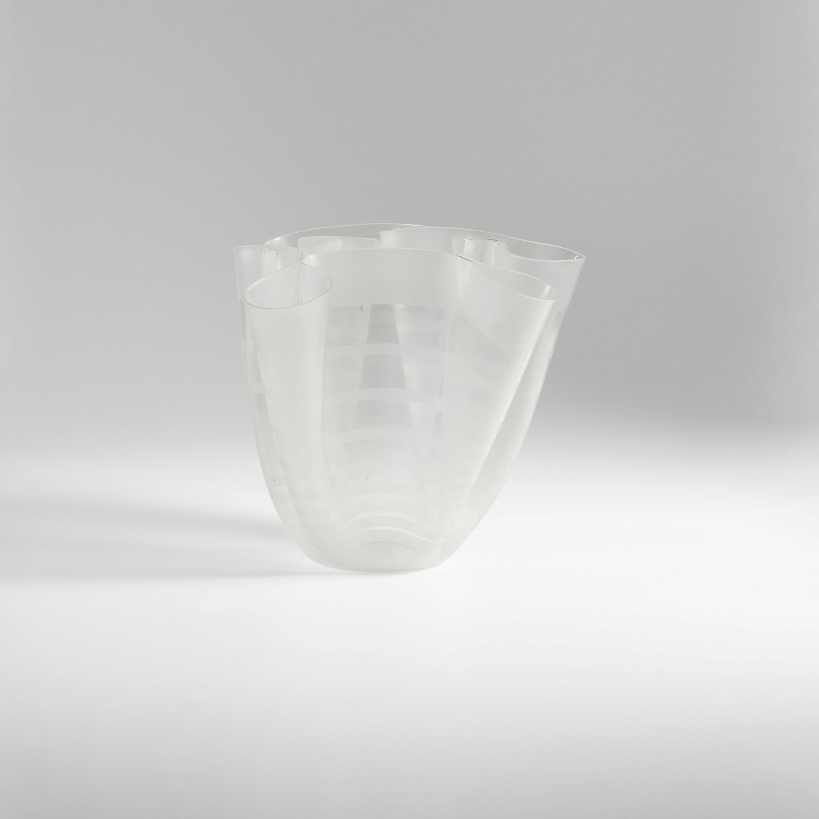 Pietro Chiesa Vaso mod. Cartoccio: Vetro a stampo con decoro di fasce satinate. Etichetta originale. Prod. Fontana Arte Italia 1950 ca. . Measuers: W. 32 - H. 24 Cm
