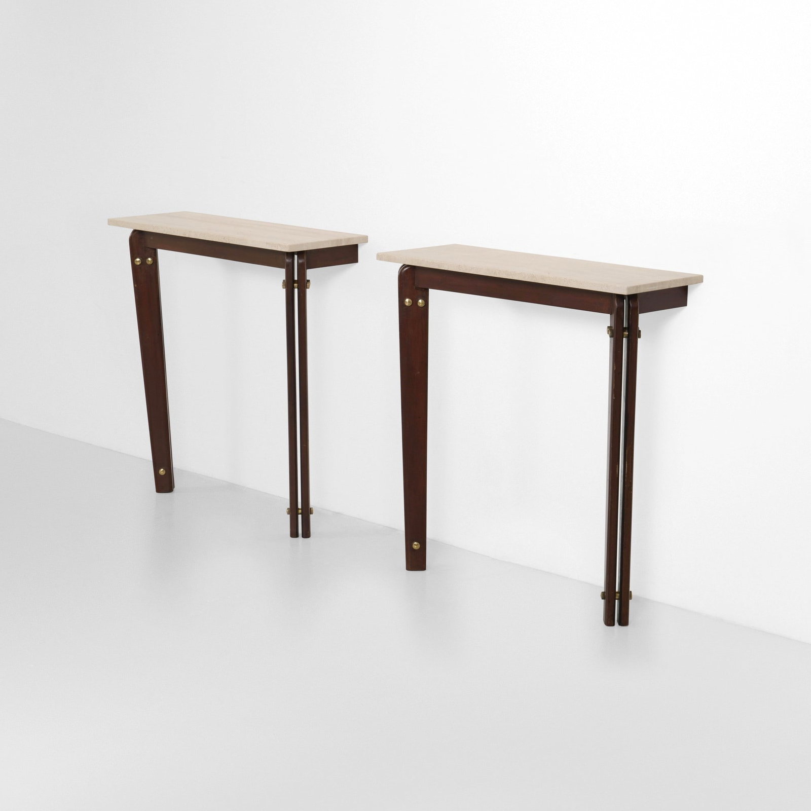 Due consoles: Struttura e sostegni in legno piano in travertino. Particolari in ottone. Prod. Italia 1950 ca. . Measuers: cm 76X28X80