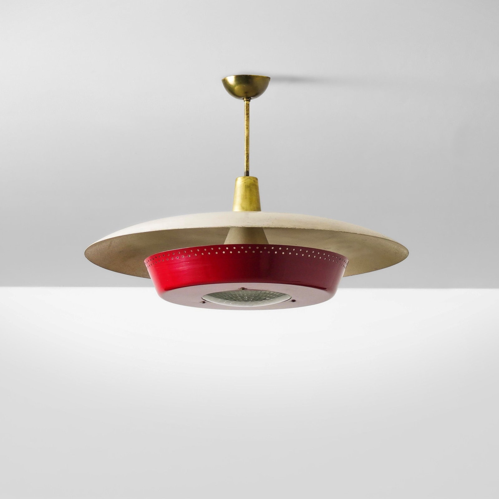 Stilnovo Lampada a sospensione: Struttura in ottone diffusore in metallo laccato e vetro stampato. Prod. Stilnovo Italia 1950 ca. . Measuers: cm 68X52