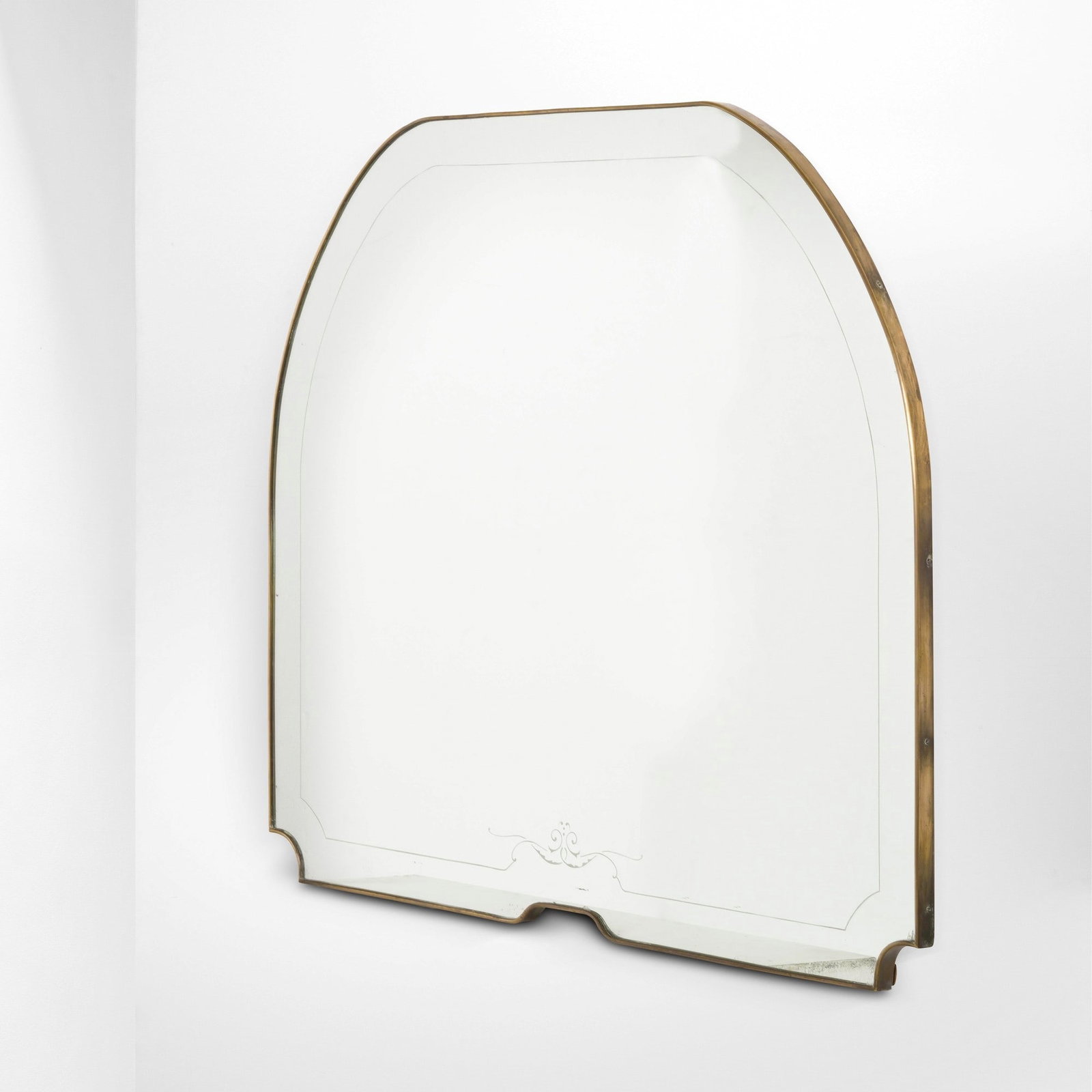 Specchiera: Cornice in ottone cristallo specchiato decorato a getto di sabbia. Prod. Italia 1950 ca. . Measuers: cm 131X113