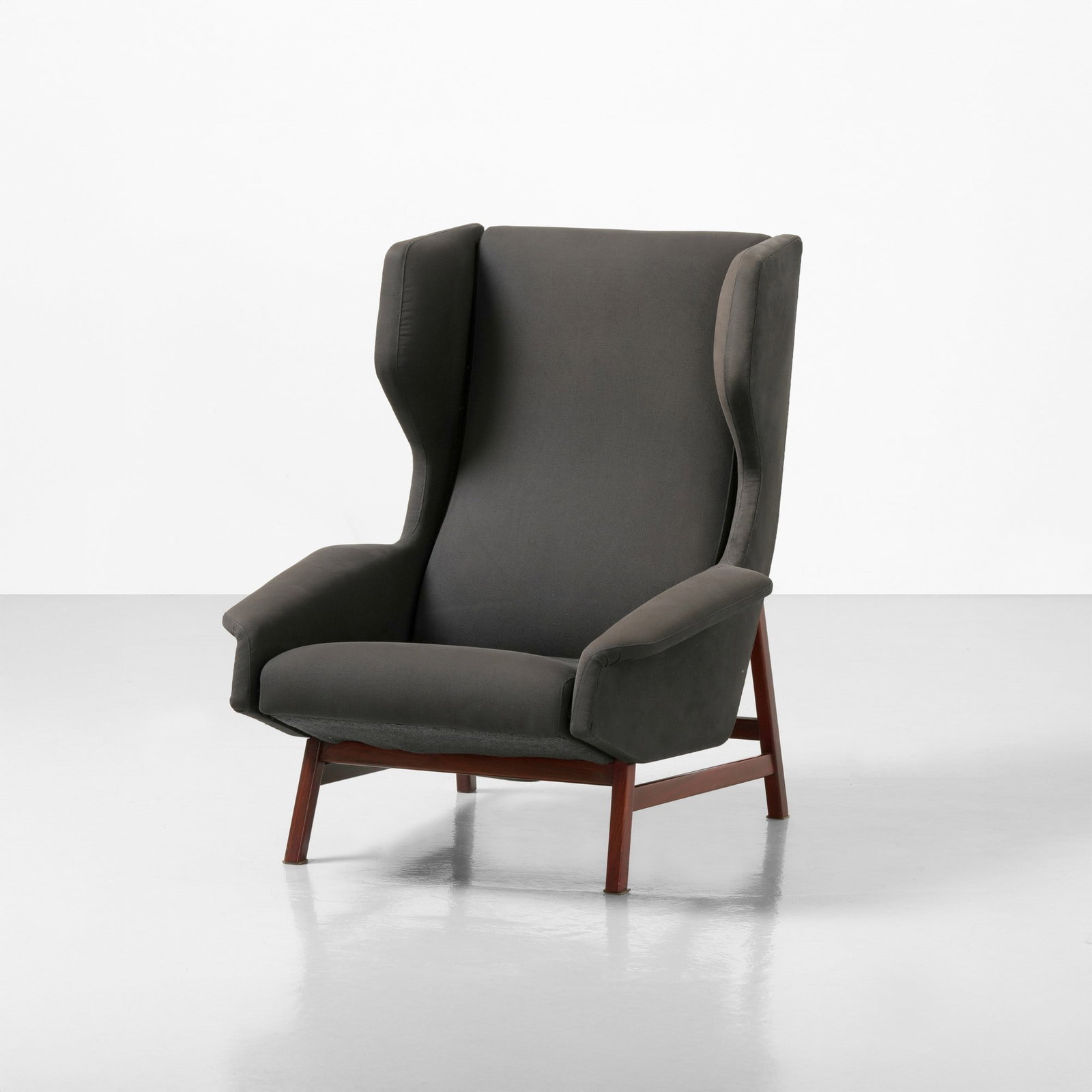 Gianfranco Frattini Poltrona mod. 877: Struttura in legno e rivestimento in tessuto. Prod. Cassina Italia 1959. Domus n. 361 dicembre 1959; I. De Guttry M. P. Maino Il mobile italiano degli anni '50 p. 133 Laterza 2010 . Measuers: cm 85X11