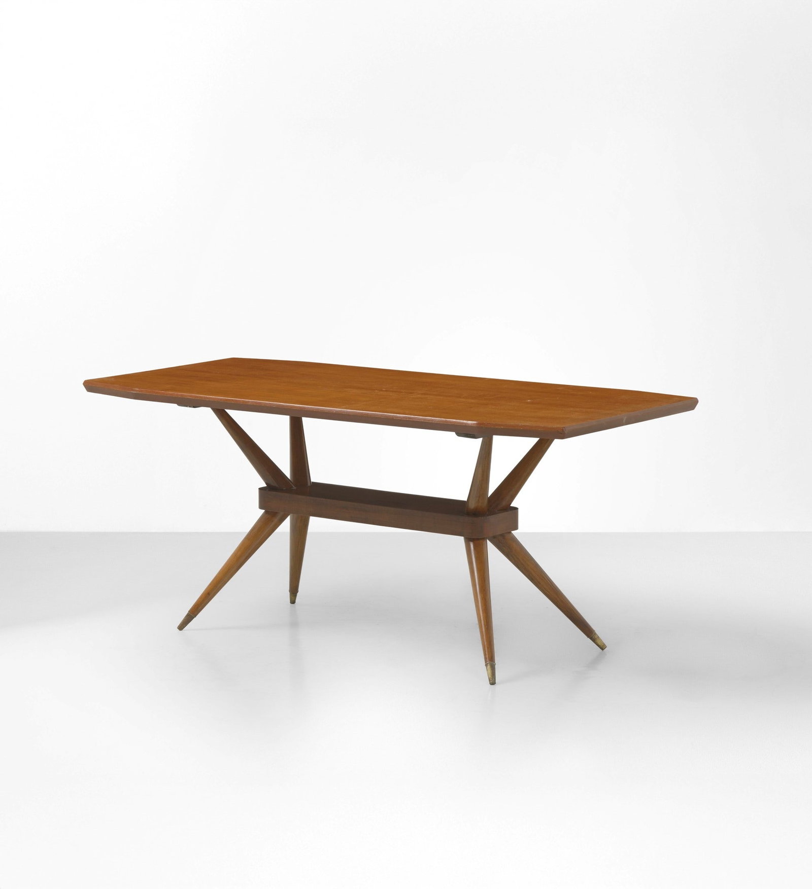 Tavolo: Struttura sostegni e piano in legno. Puntali in ottone. Prod. Italia 1950 ca. . Measuers: cm 183X86X80