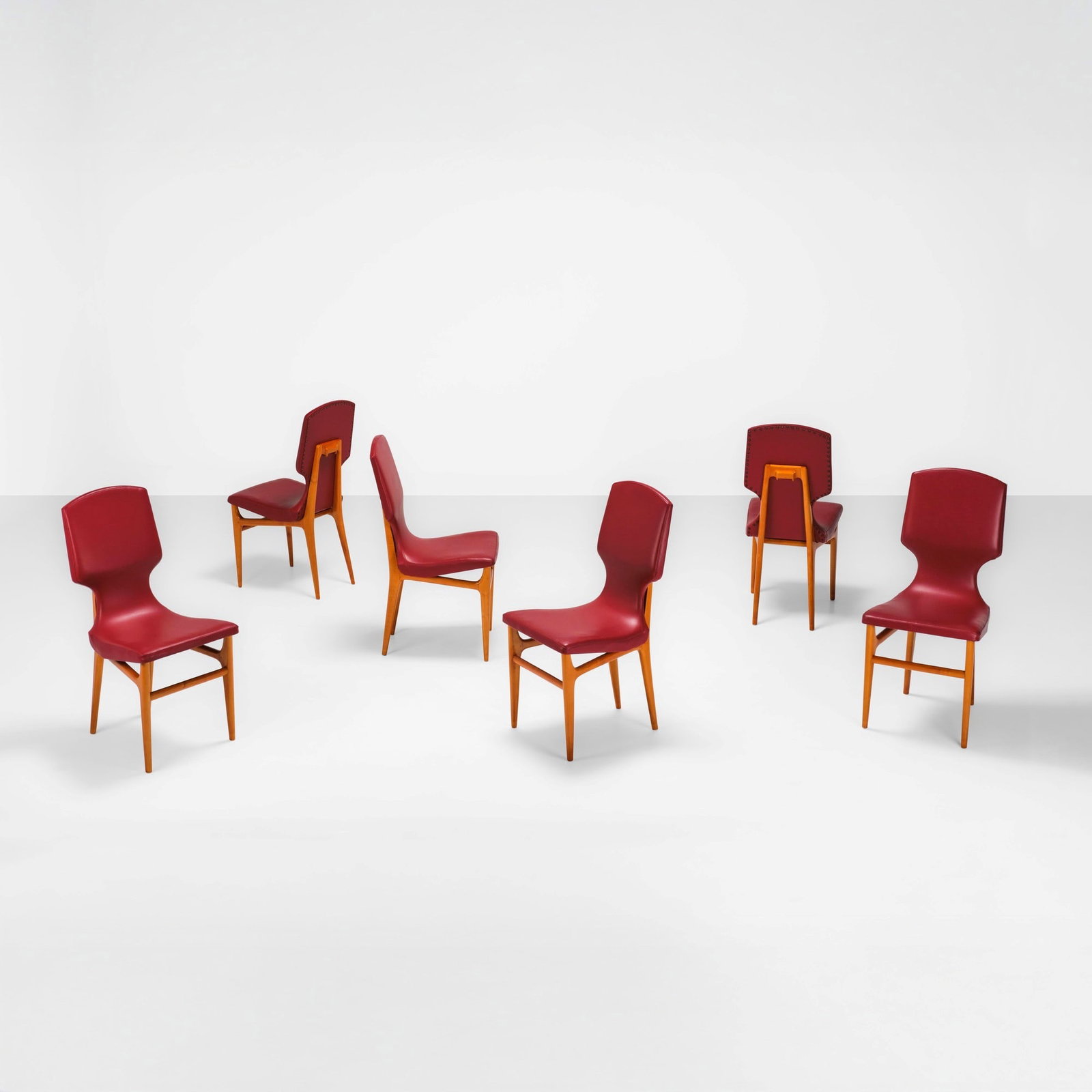 Sei sedie: Struttura in legno e rivestimenti in skai. Prod. Italia 1950 ca. . Measuers: Cm 43X49X93
