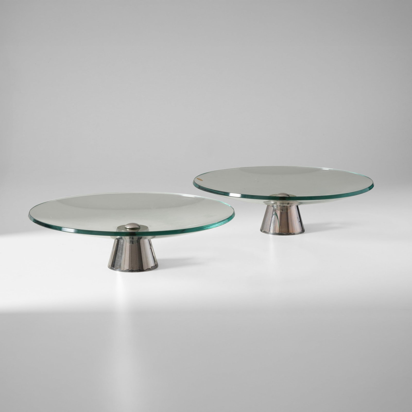 Fontana Arte Due centrotavola: Struttura in ottone nichelato e cristallo molato curvato. Etichetta originale. Prod. Fontana Arte Italia 1960 ca. . Measuers: cm 39 5X11 5