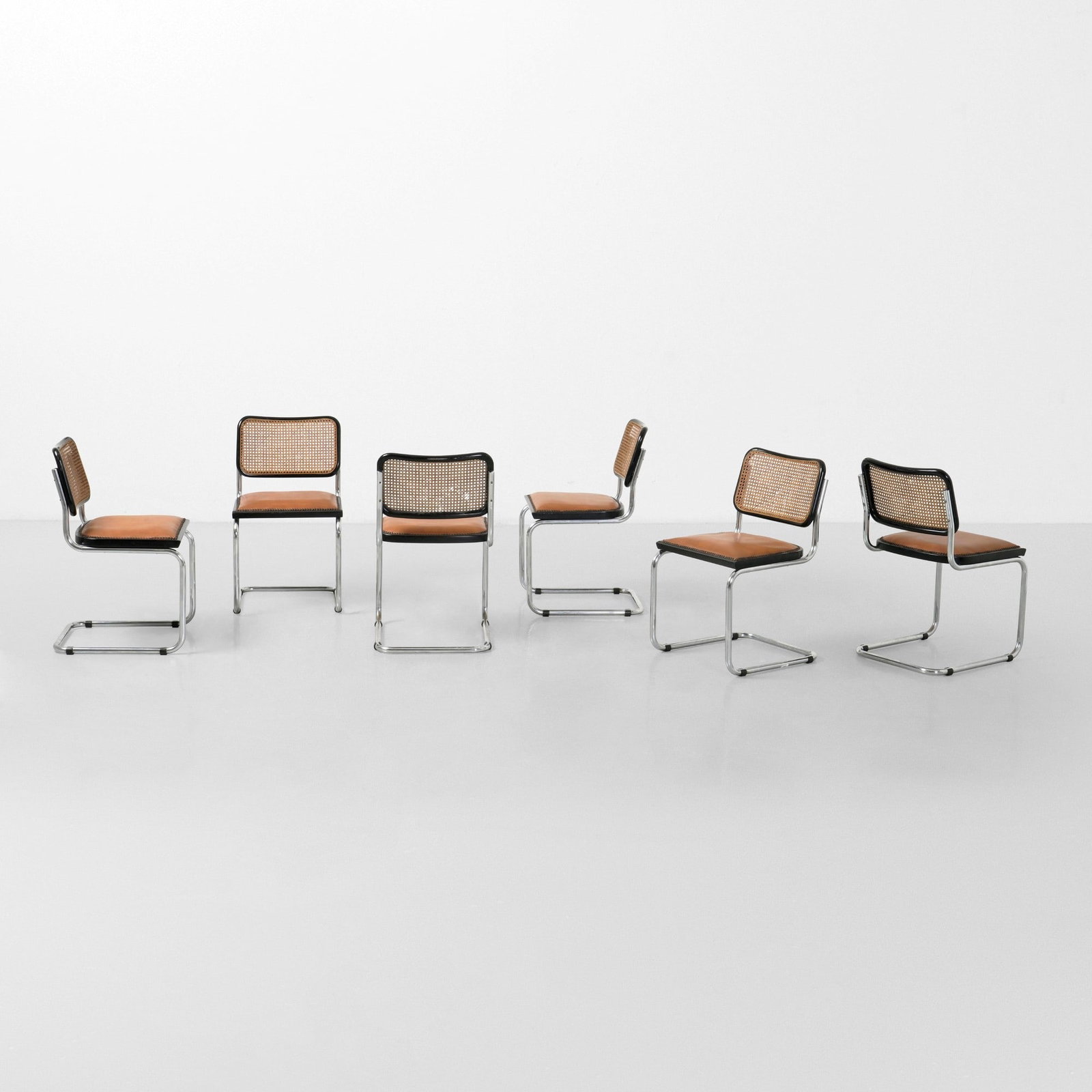 Marcel Breuer Sei sedie mod. B32 Cesca: Struttura in metallo tubolare cromato e legno ebanizzato. Rivestimento in paglia di Vienna e seduta in skai. Prod. Italia 1970 ca. . Measuers: cm 47X55X82