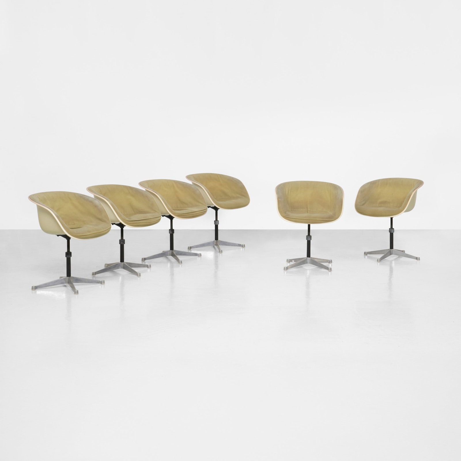 Charles & Ray Eames Sei poltrone mod. La Fonda (1 of 1)