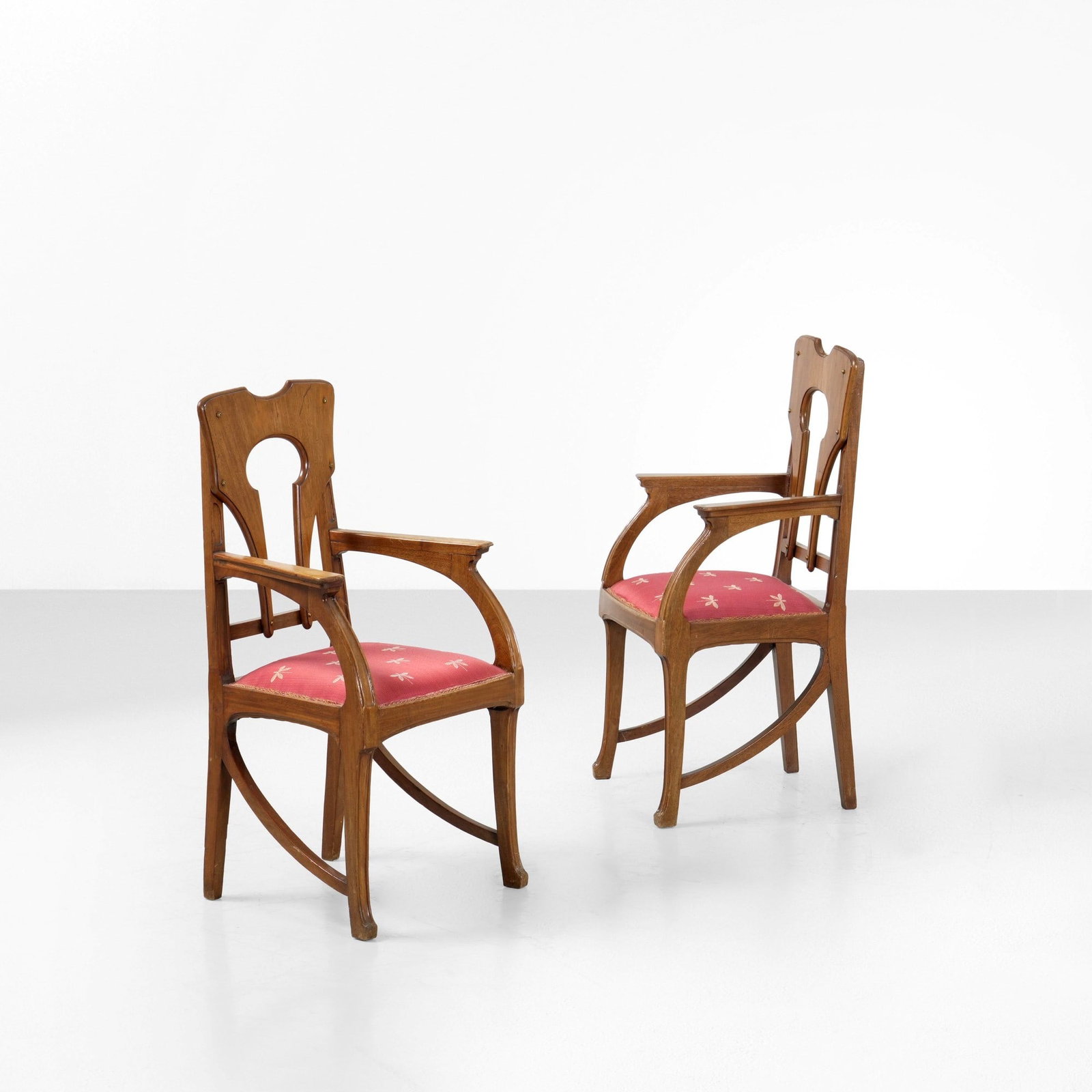 Edouard Diot Due poltrone: Struttura in legno rivestimento in tessuto. Prod. Francia 1900 ca. . Measuers: cm 56X48X104