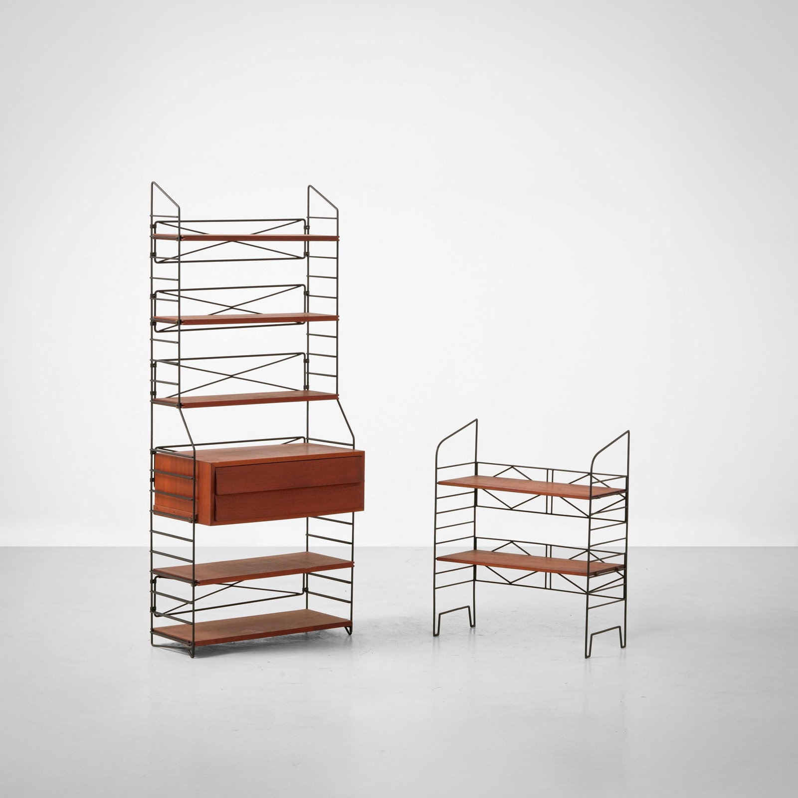 Due librerie: Cornice in rame lavorato cristallo specchiato. Prod. Italia 1960 ca. . Measuers: cm 79