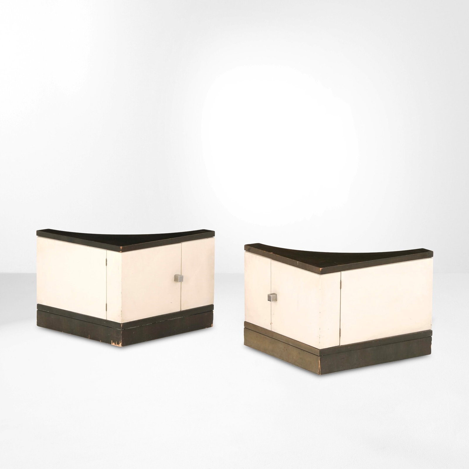 Ico Parisi Due mobili contenitori della serie 540: Struttura in acciaio e cuscini rivestiti in pelle e cinghie in cuoio. Prod. Italia 1970 ca. cm 80x90x h80 (poltrona); 61x59x h38 (poggiapiedi) . Misure: