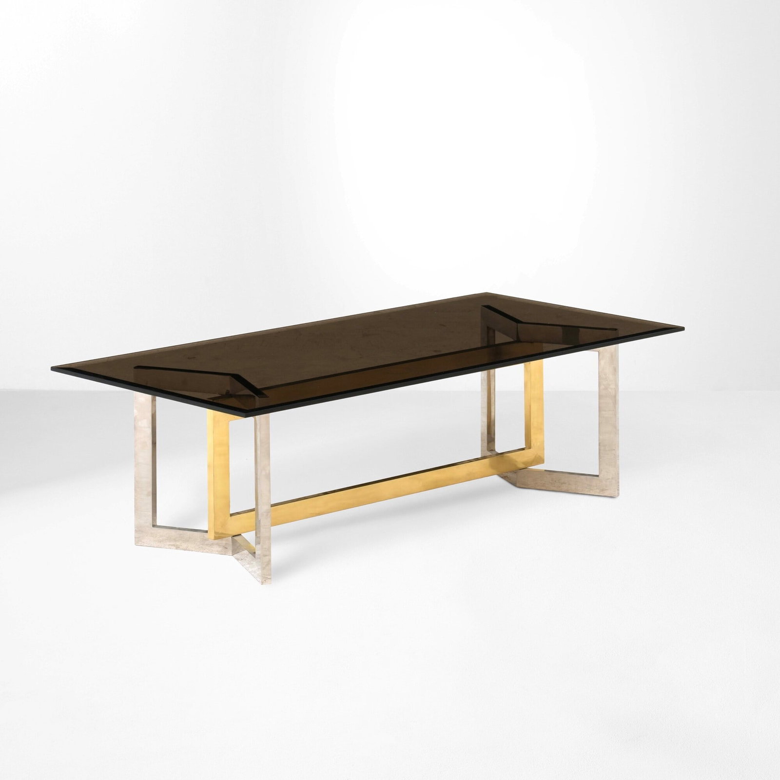 Romeo Rega Tavolo basso: Struttura in metallo cromato base in fonte rivestita di fibra di vetro laccata. Rivestimento in cuoio. Marchio originale. Prod. Zanotta Italia 1971. G. Gramigna Repertorio del design italiano