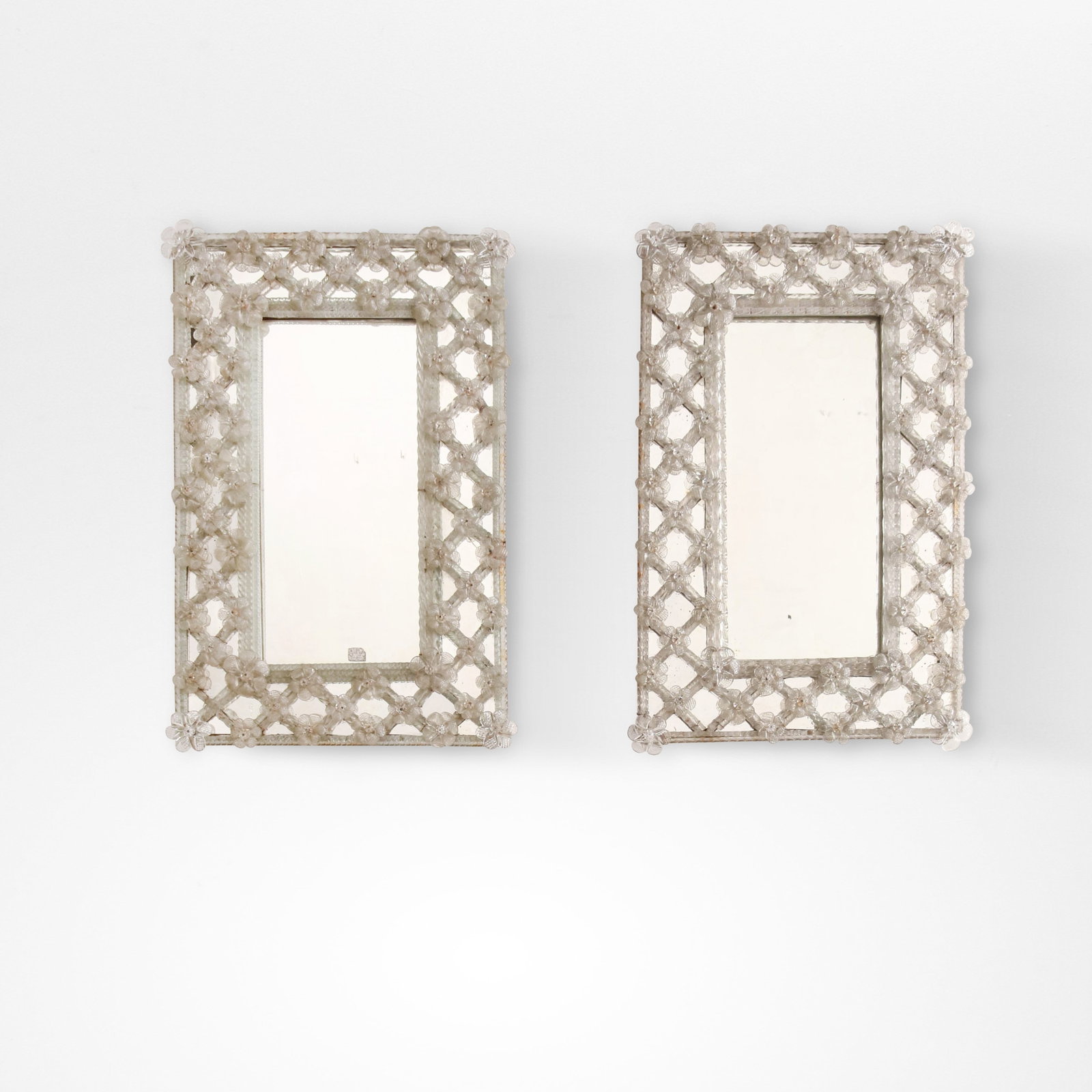 Seguso Due specchiere da parete: Struttura in legno, metallo e cristallo specchiato. Elementi decorativi in vetro di Murano. Prod. Seguso, Italia, 1930 ca. . Measuers: W. 37 - D. 4 - H. 58 cm