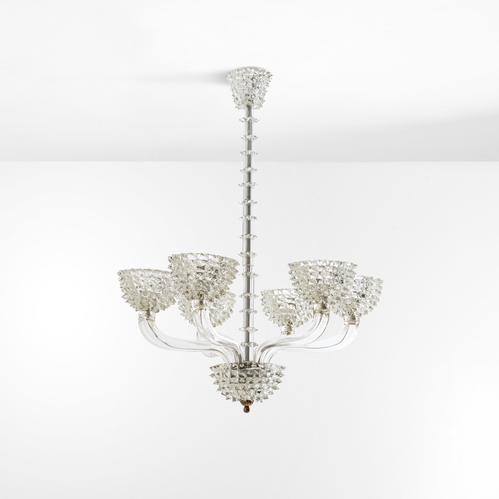 Ercole Barovier Lampada a sospensione: Struttura in metallo, vetro di Murano e vetro di Murano rostrato. Prod. Barovier&Toso, Italia, 1930 ca. . Measuers: W. 80 - H. 100 cm